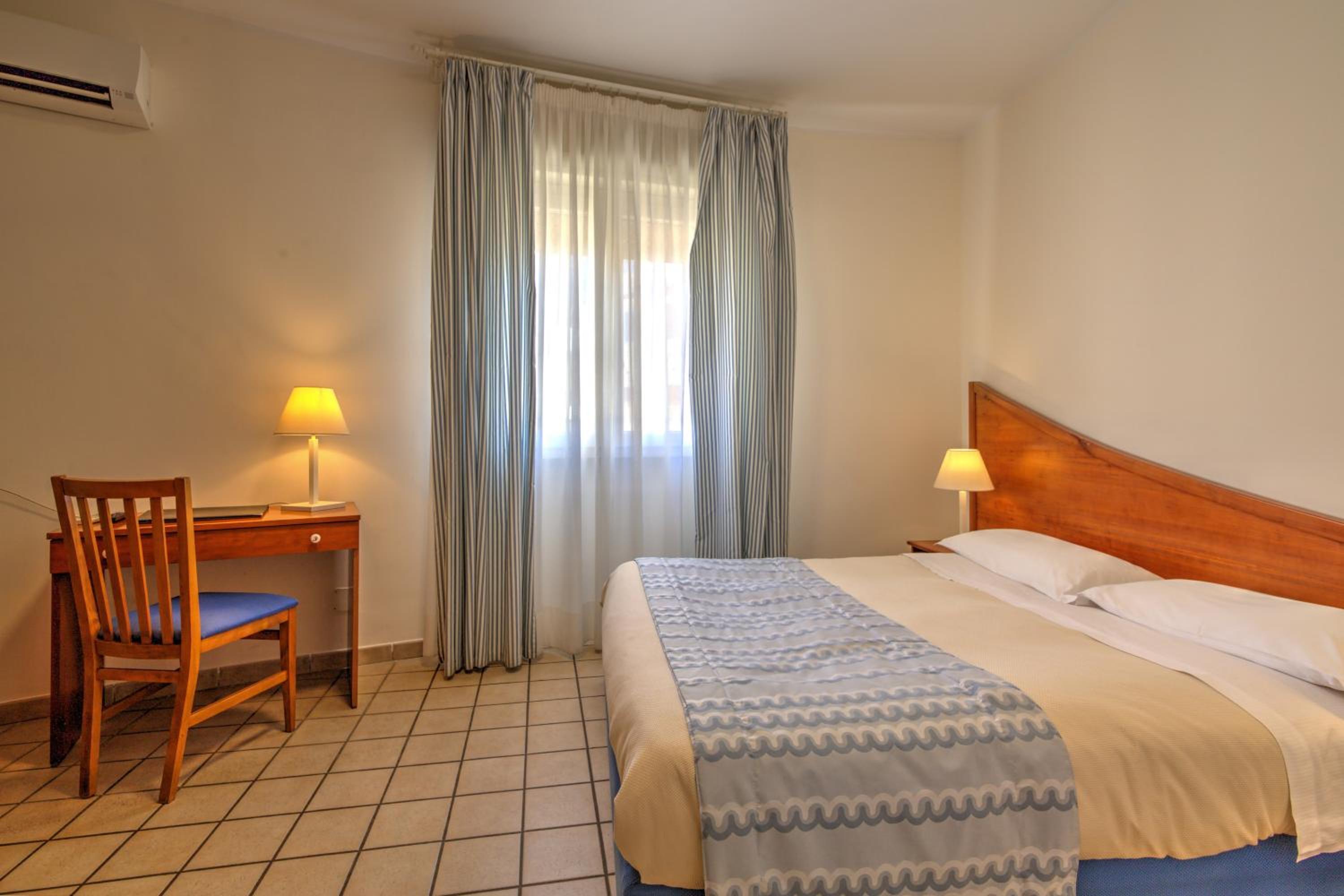 Standard Double Room - Photo 3