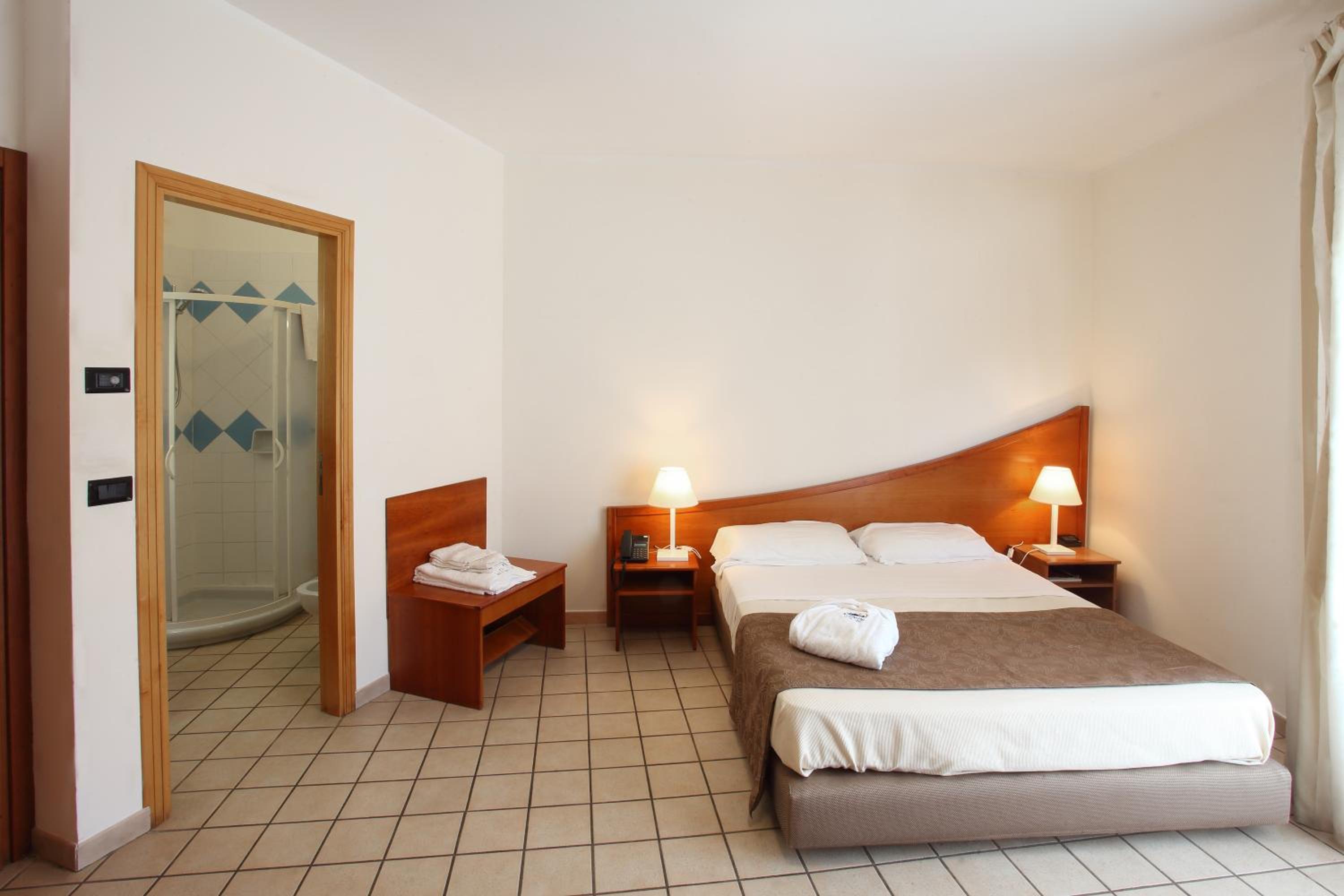 Double Room - Photo 8