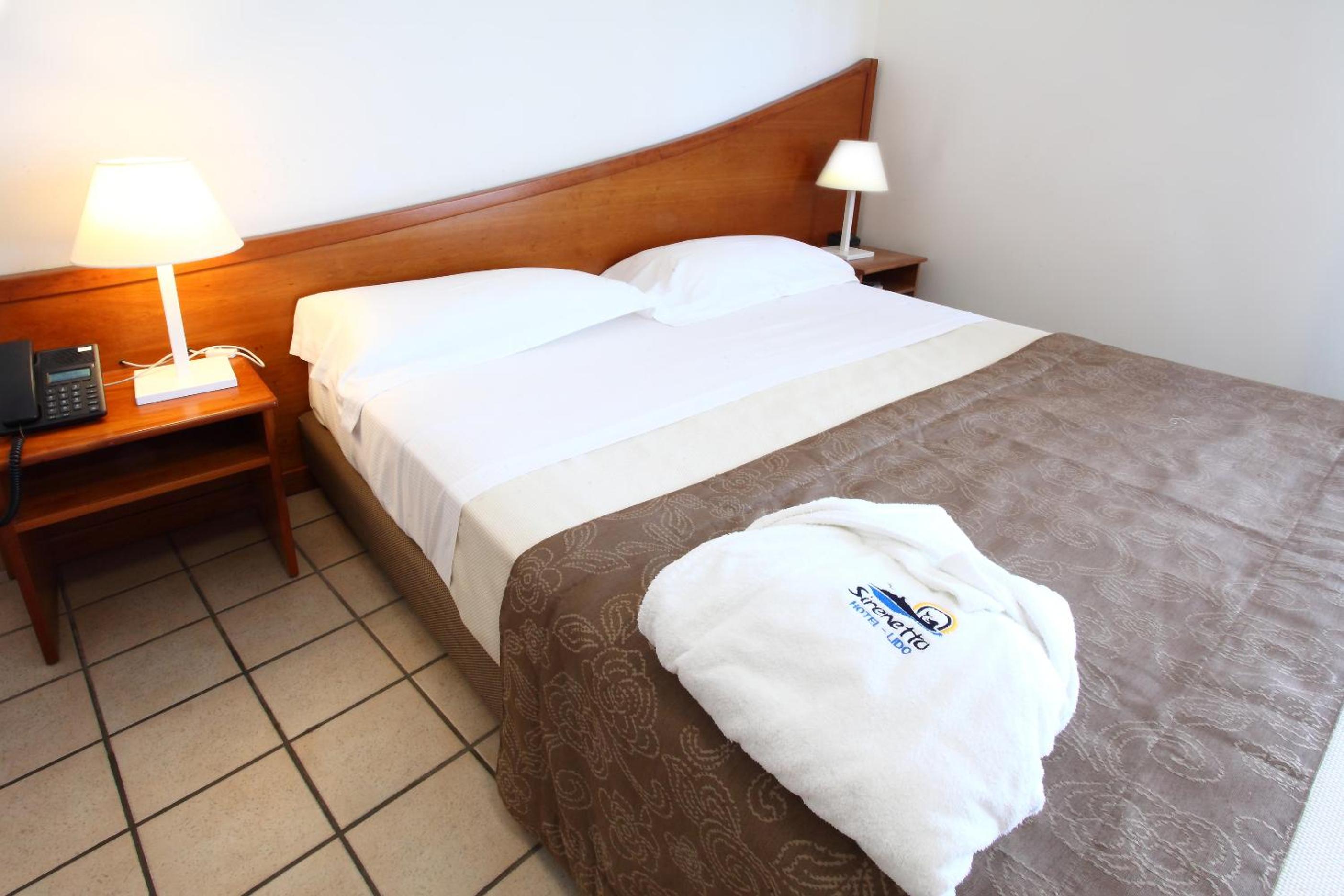 Double Room - Photo 10