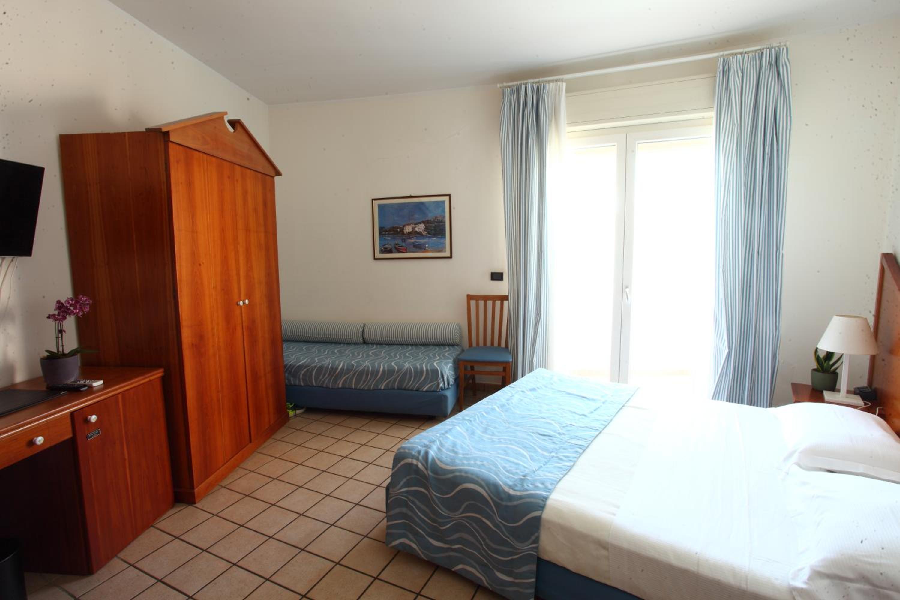 Double Room - Photo 12