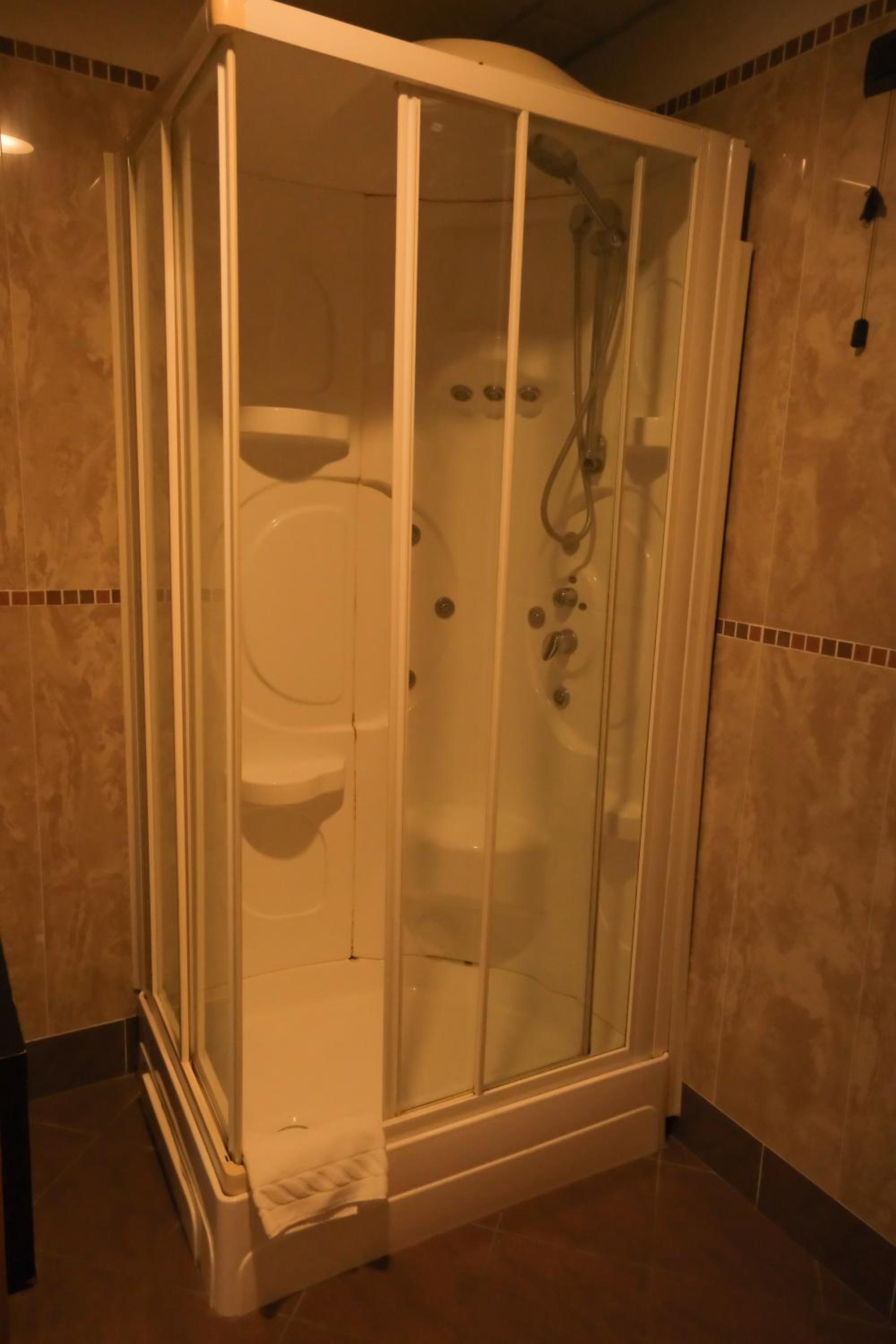 Triple Room - Photo 9