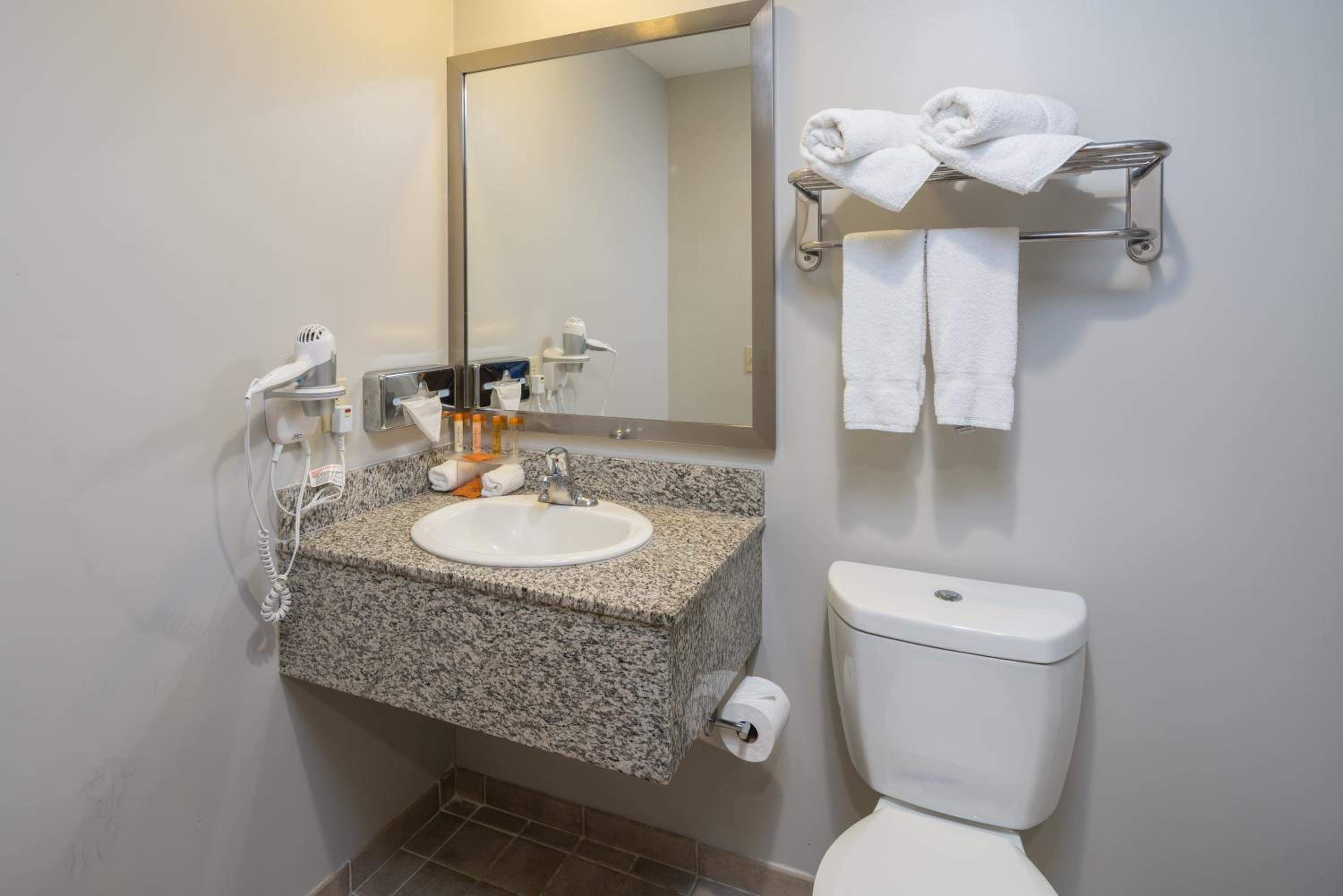 Standard King Room photo 3