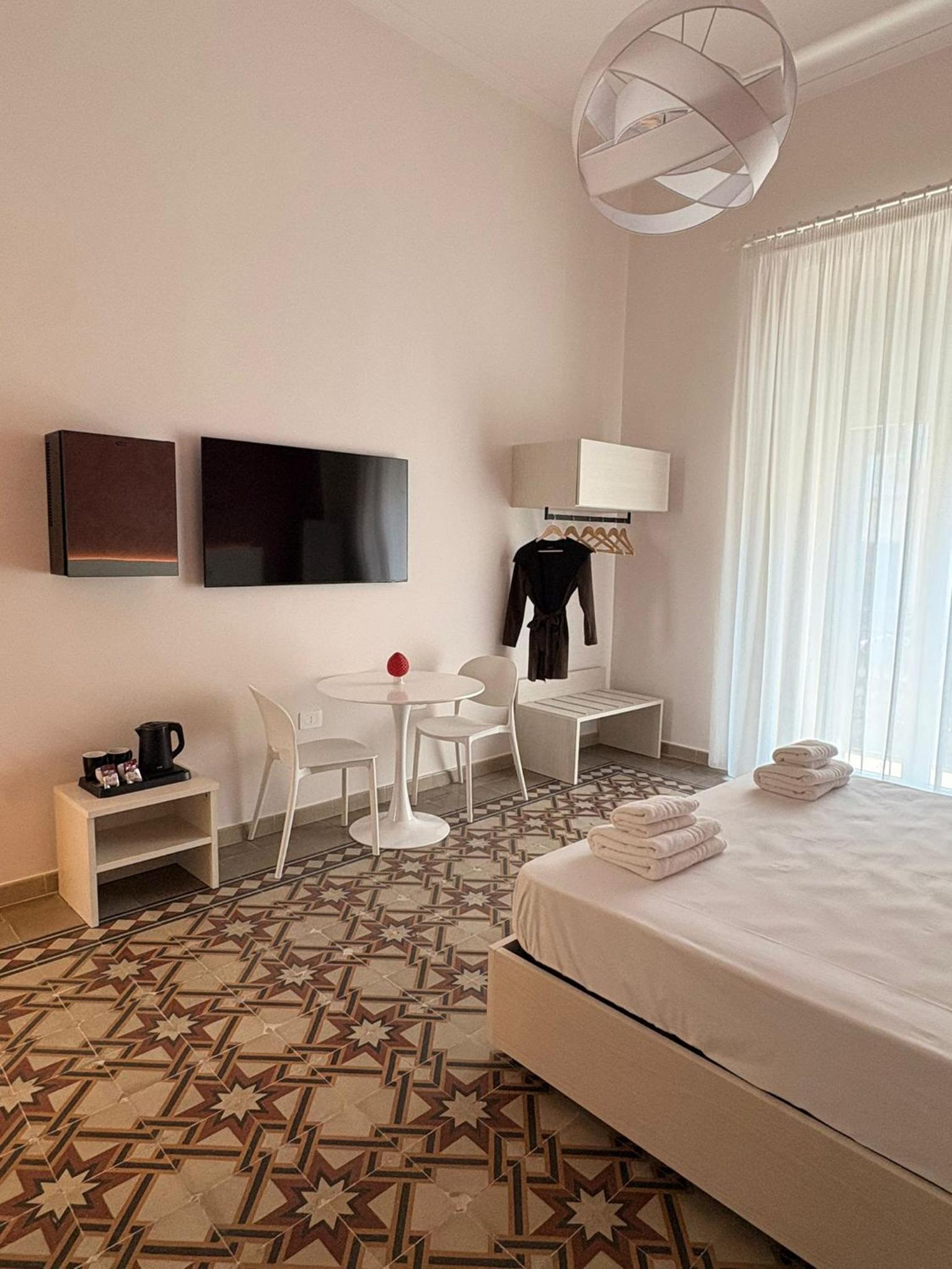 Large Double Room photo 2