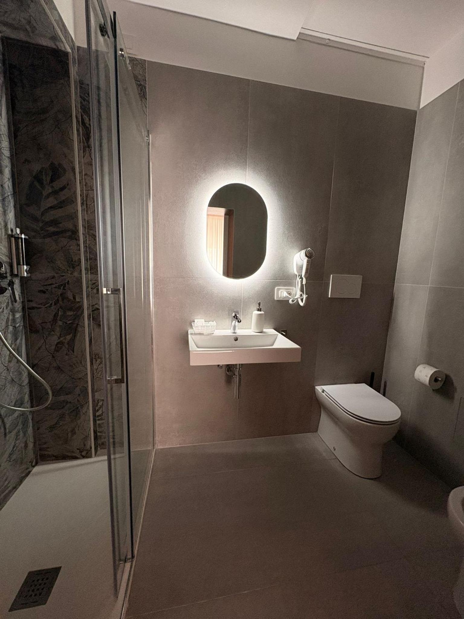 Large Double Room photo 3