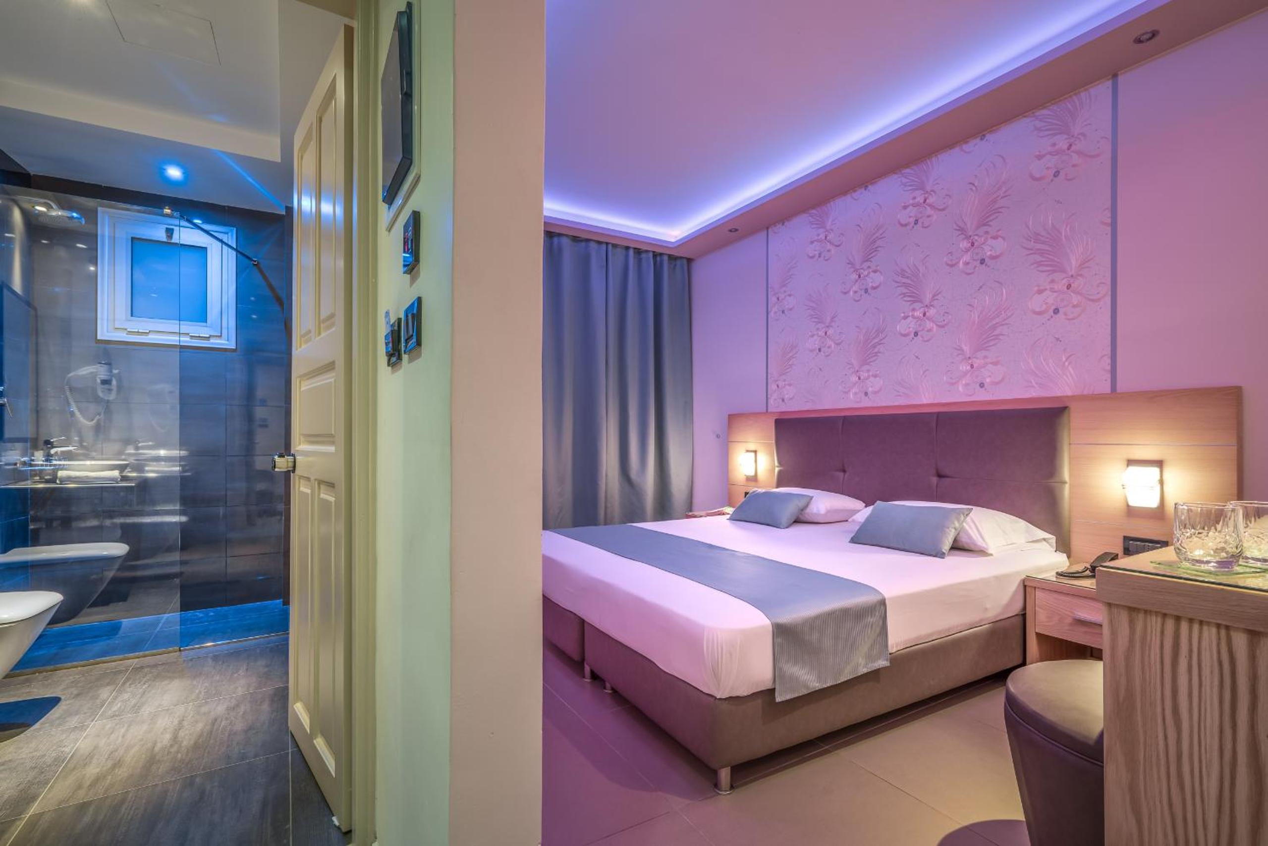 Superior Double or Twin Room with Balcony - Photo 9