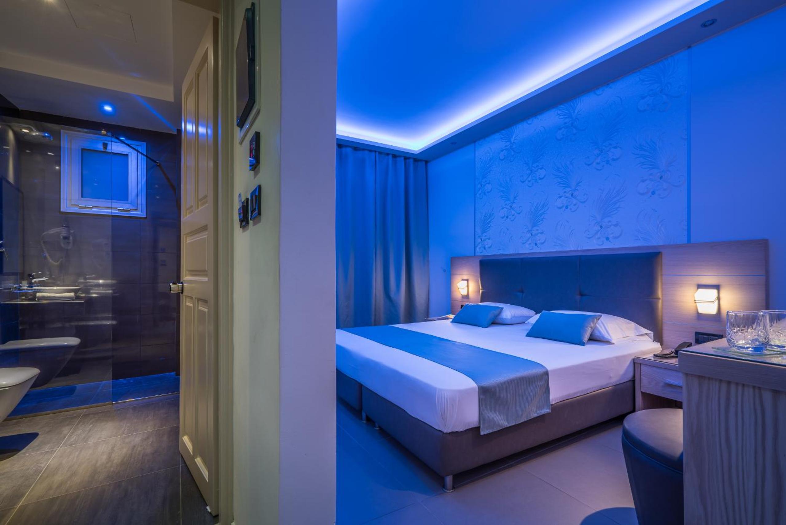 Superior Double or Twin Room with Balcony - Photo 20