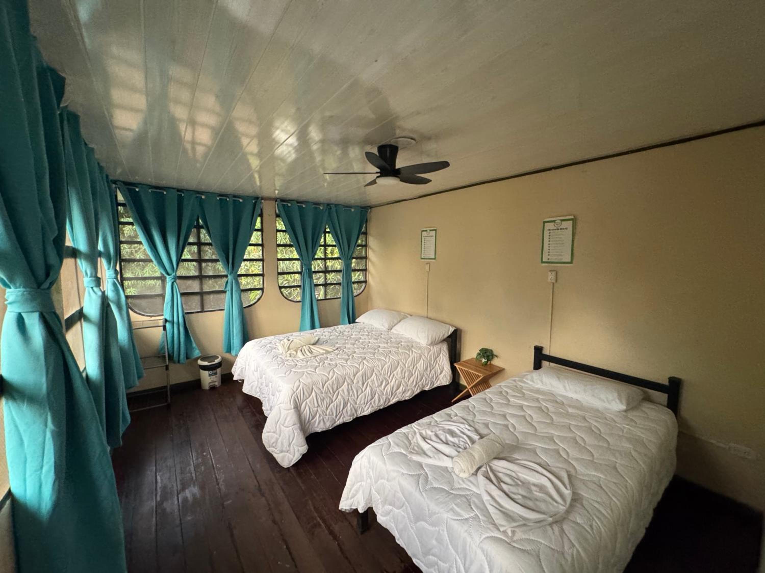 Economy Triple Room with Shared Bathroom photo 2