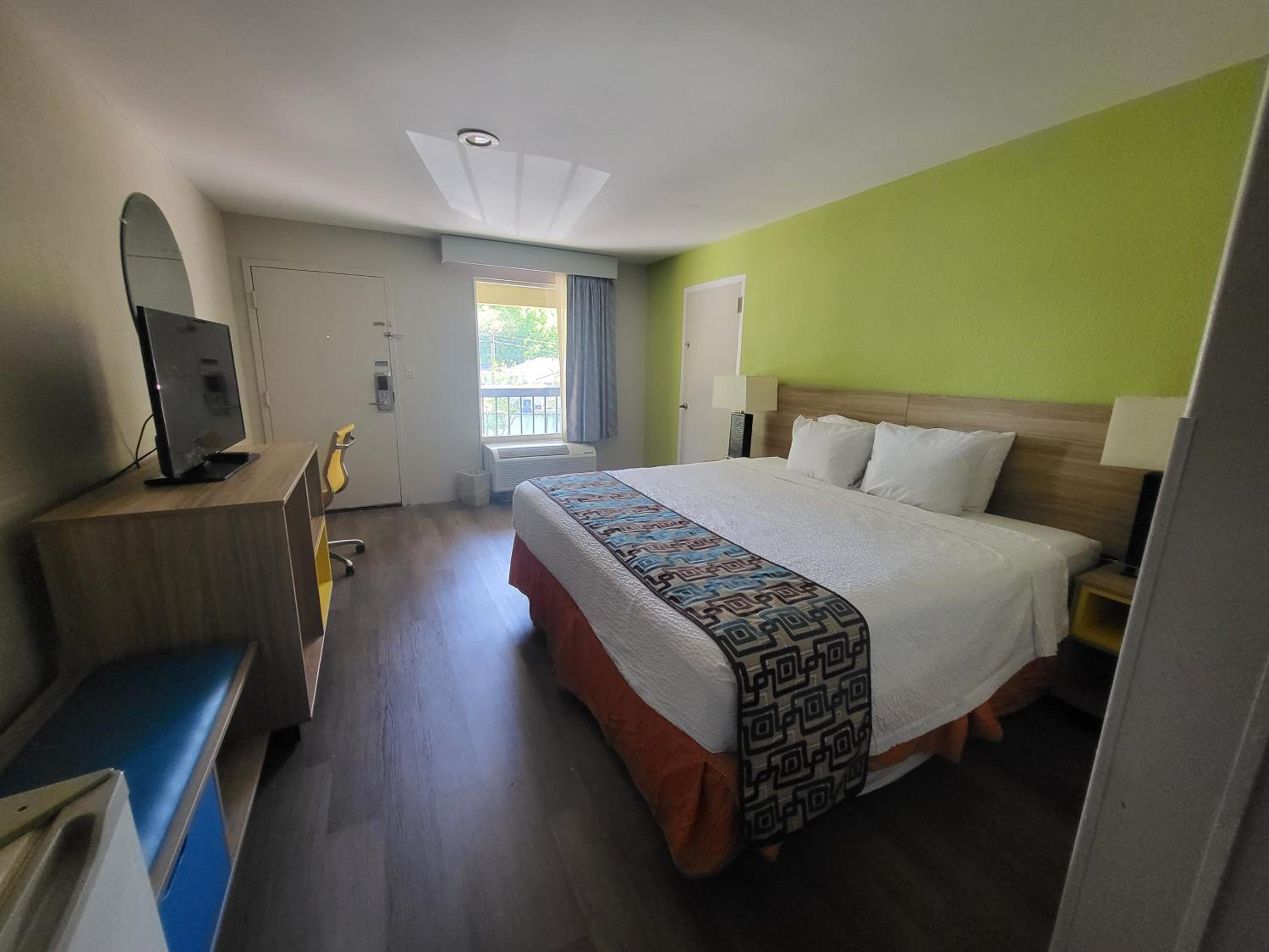 King Room - Disability Access/Non Smoking  - Photo 2