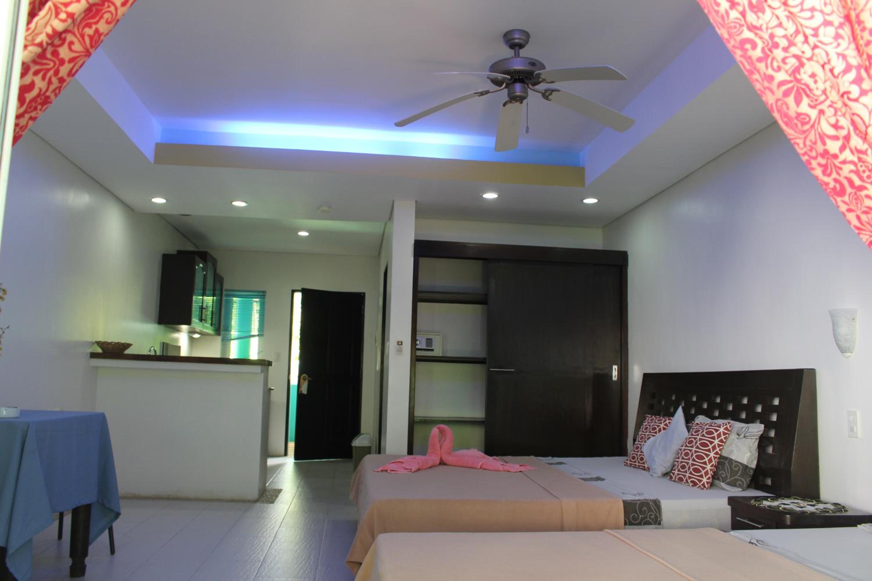 Studio Apartment (3 Adults)