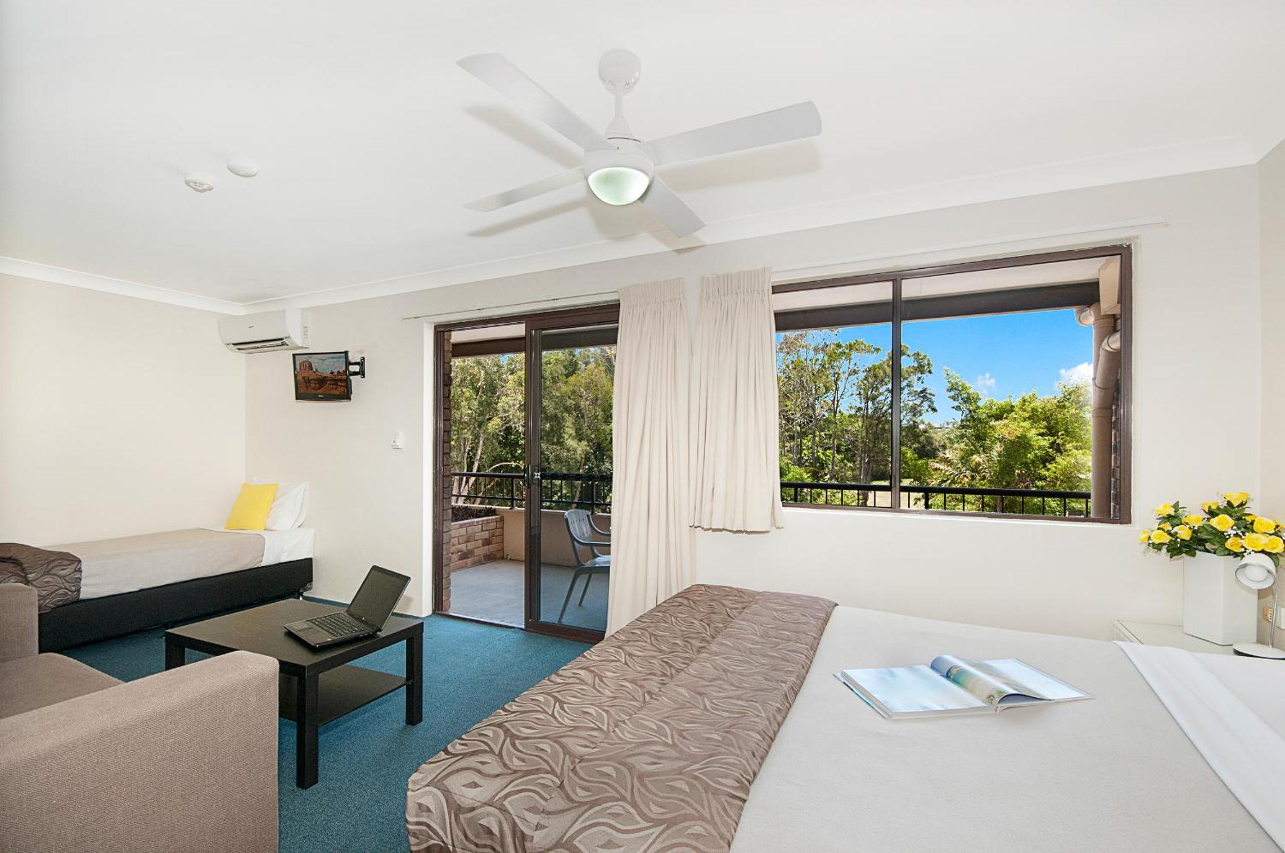 Queen Room with Balcony photo 3