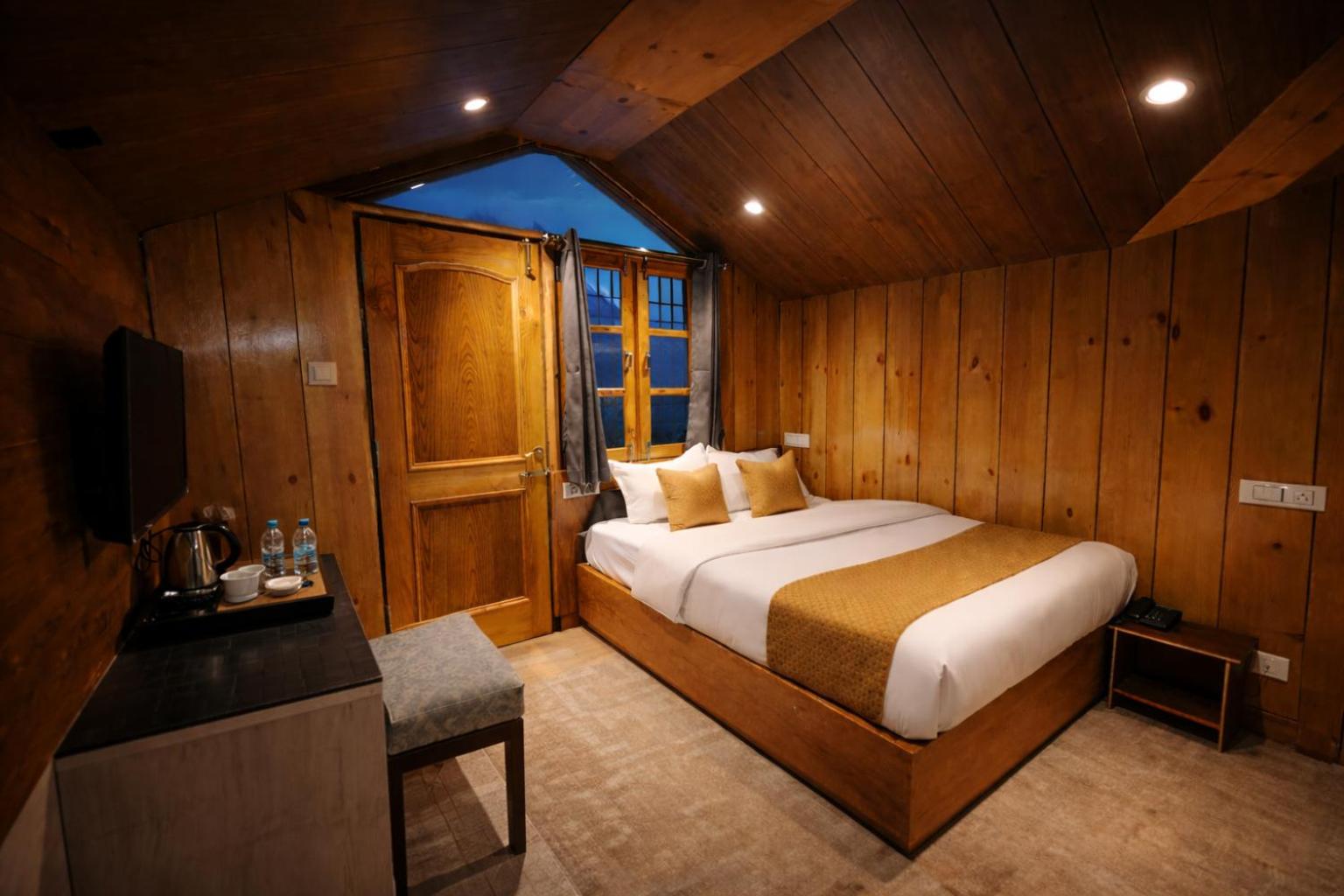 Budget Double Room photo 3