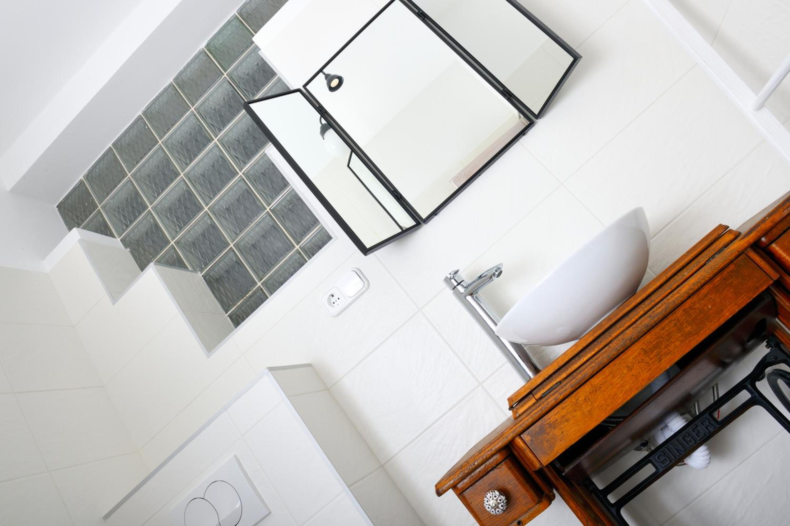 Premier One-Bedroom Apartment