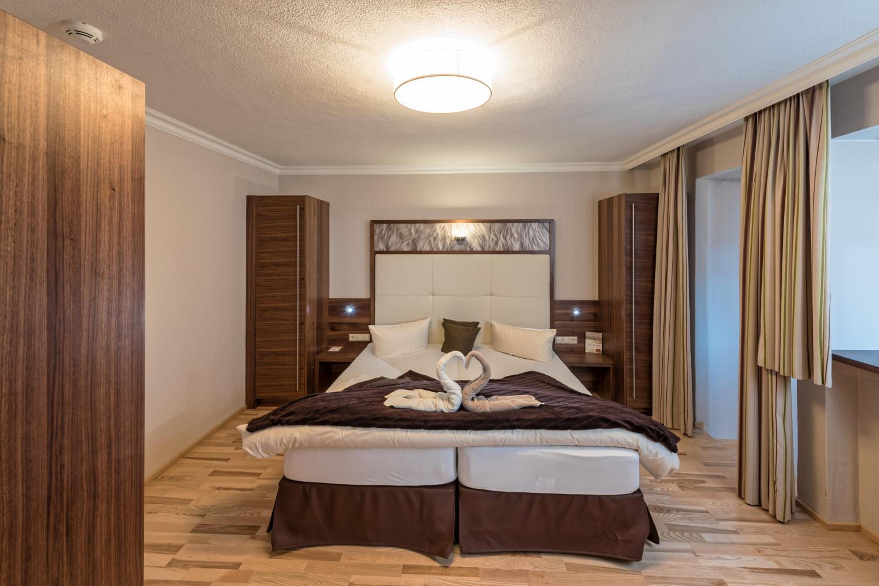 Deluxe Junior Suite photo 2