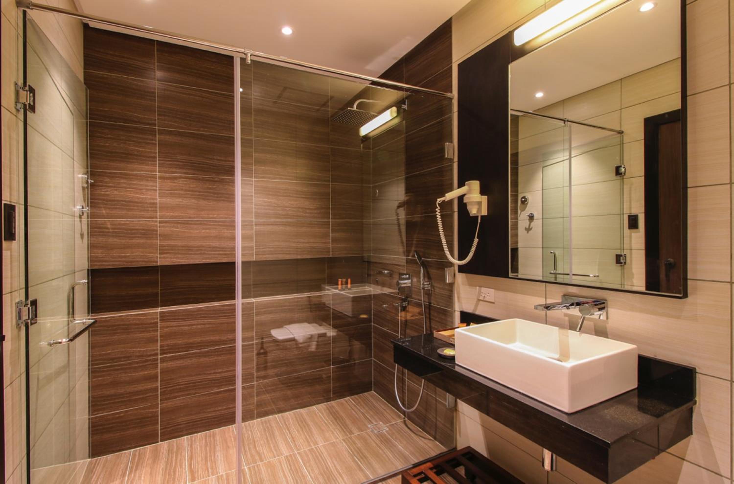 Bayview Queen Room with Deck Access photo 3