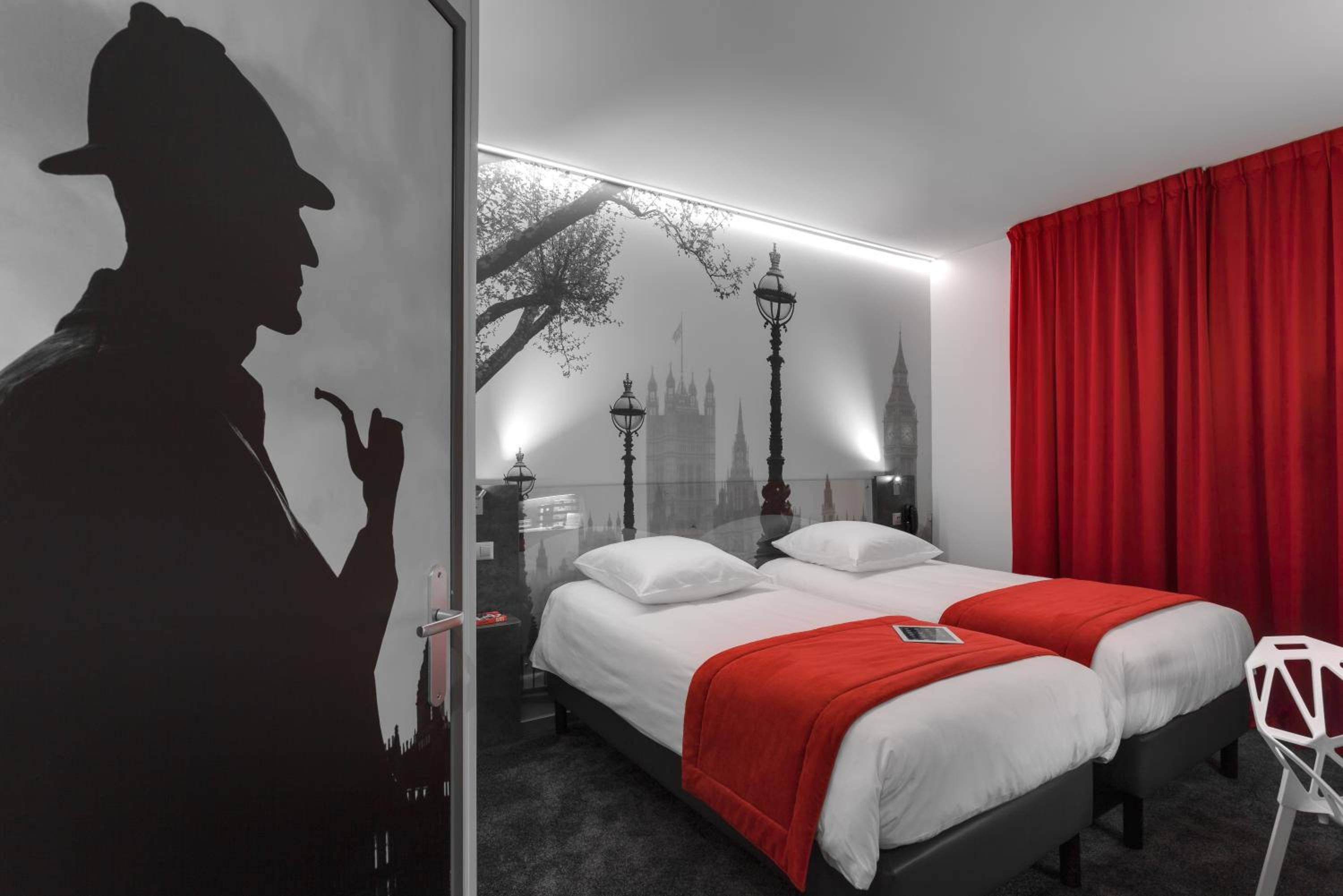 Standard Room with 2 Single Beds - Photo 1
