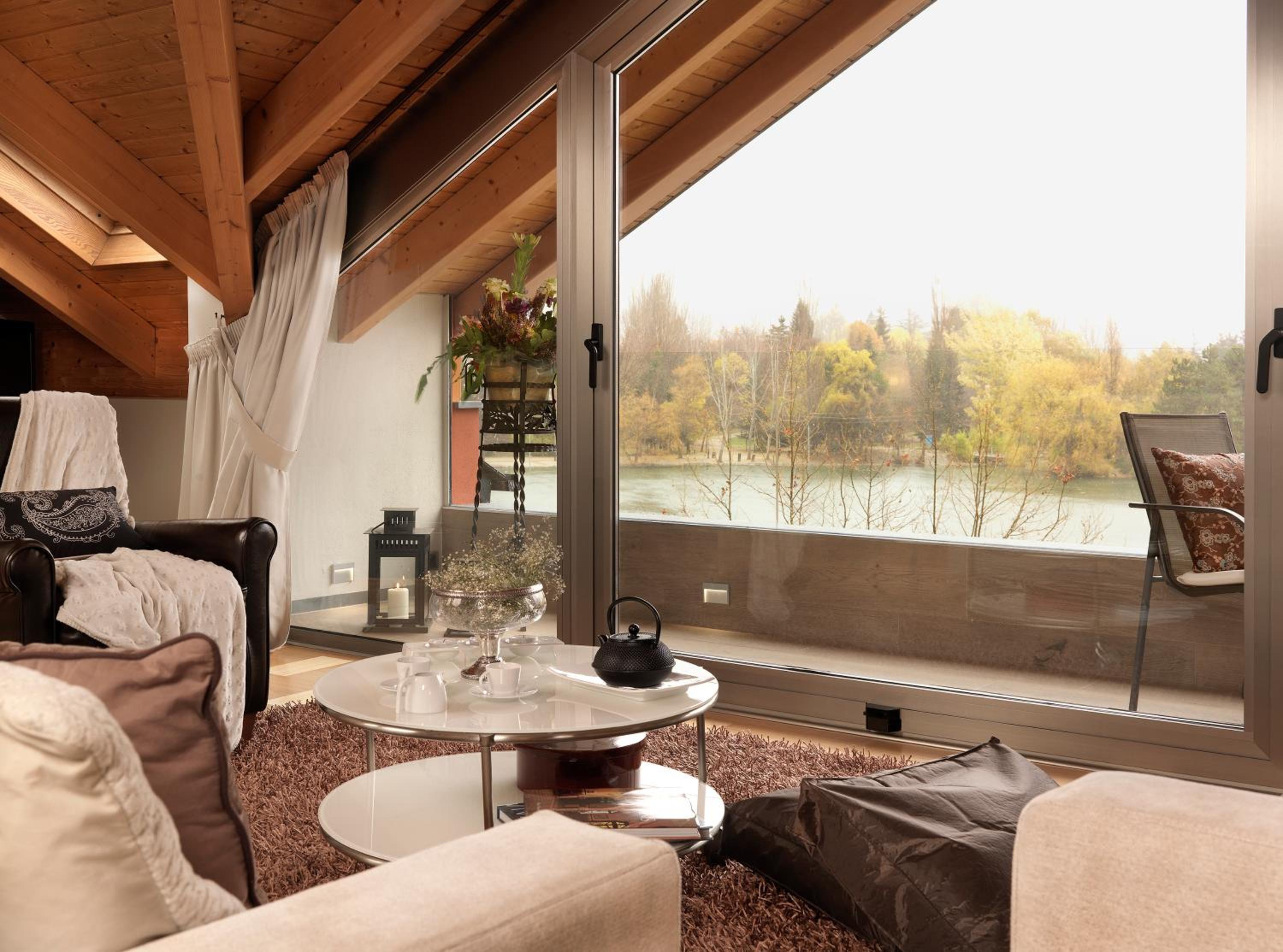 Loft Apartment with Lake and Mountain View photo 2