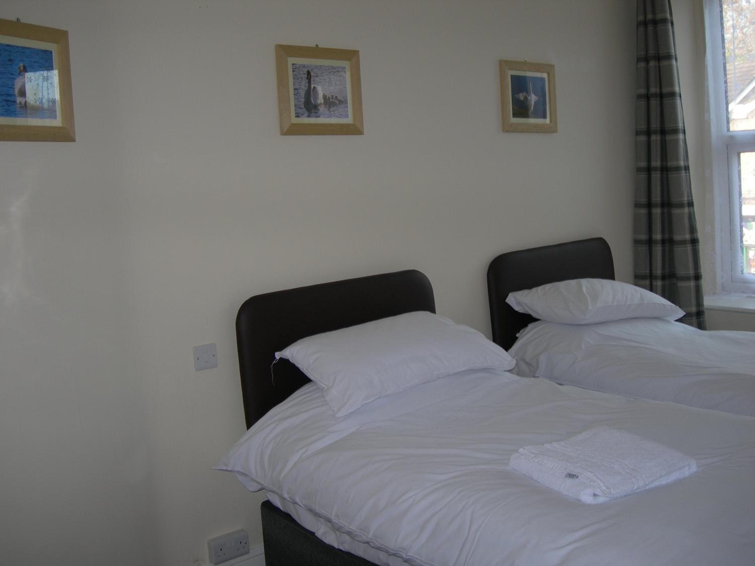Twin Room with Private External Bathroom - Photo 1