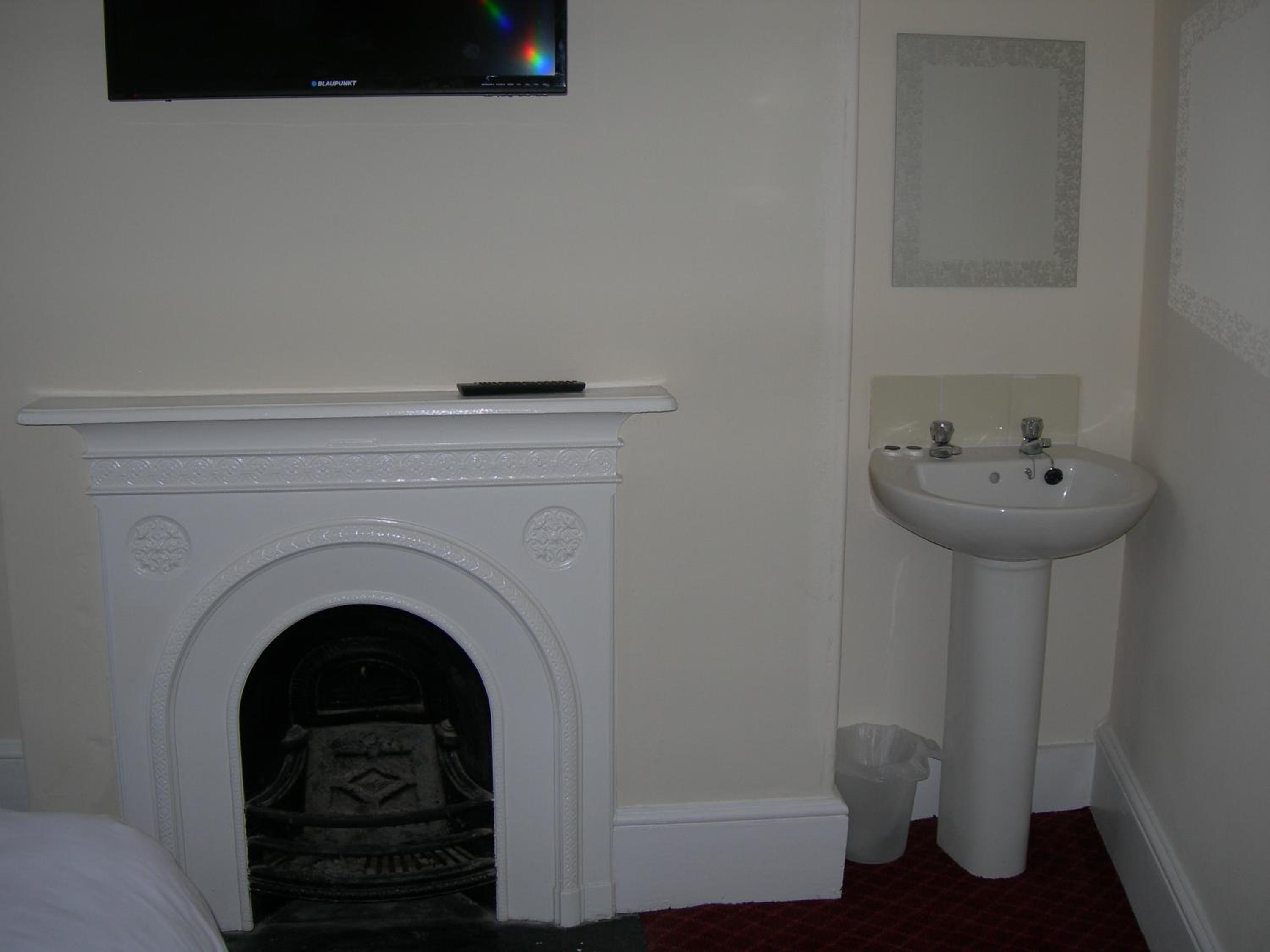 Twin Room with Private External Bathroom - Photo 5