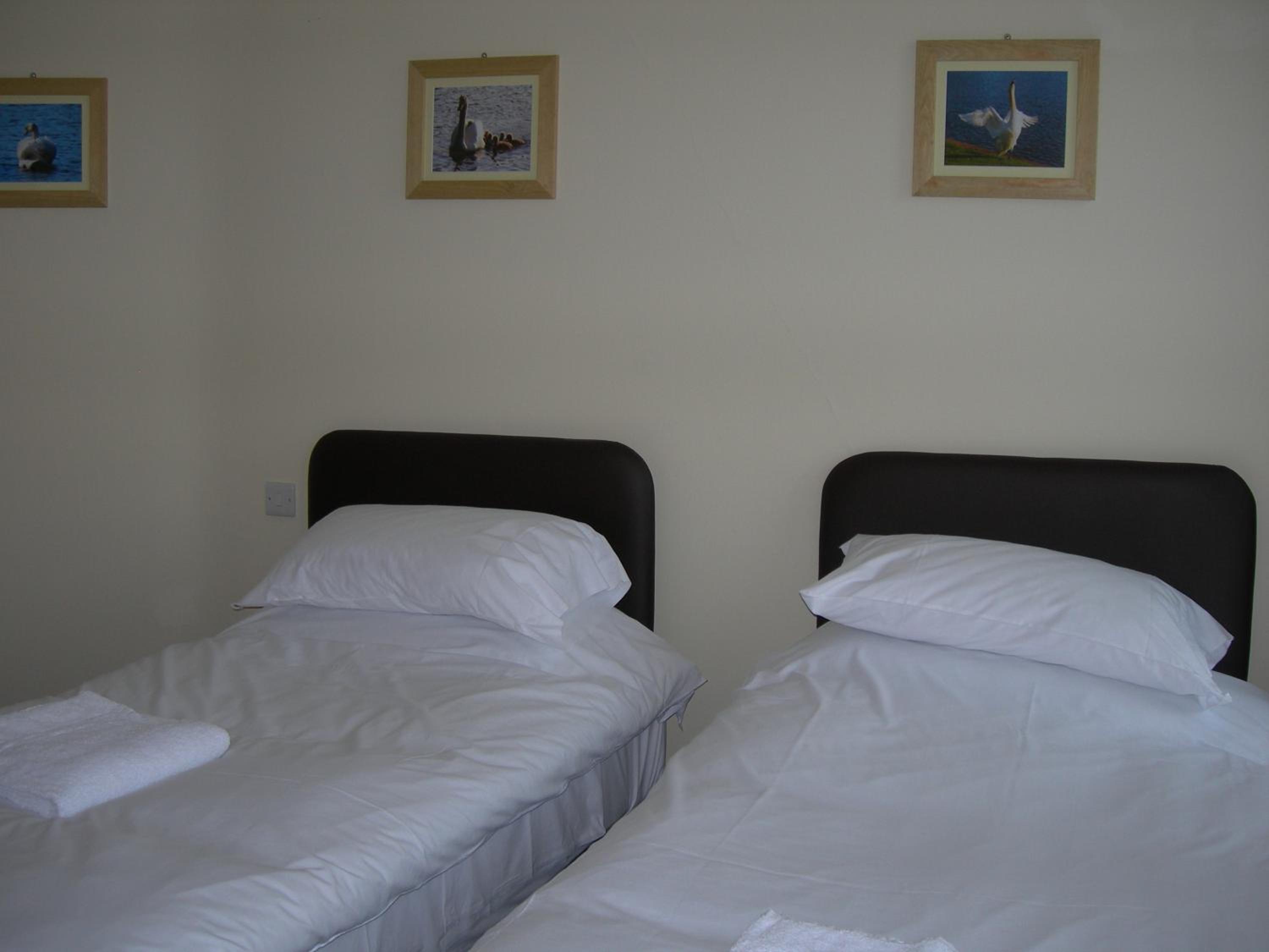 Twin Room with Private External Bathroom - Photo 4