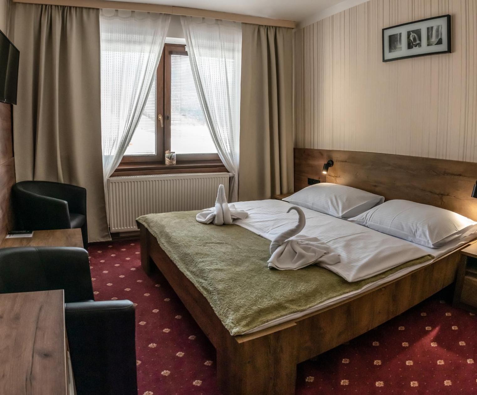 Double or Twin Room - Photo 5