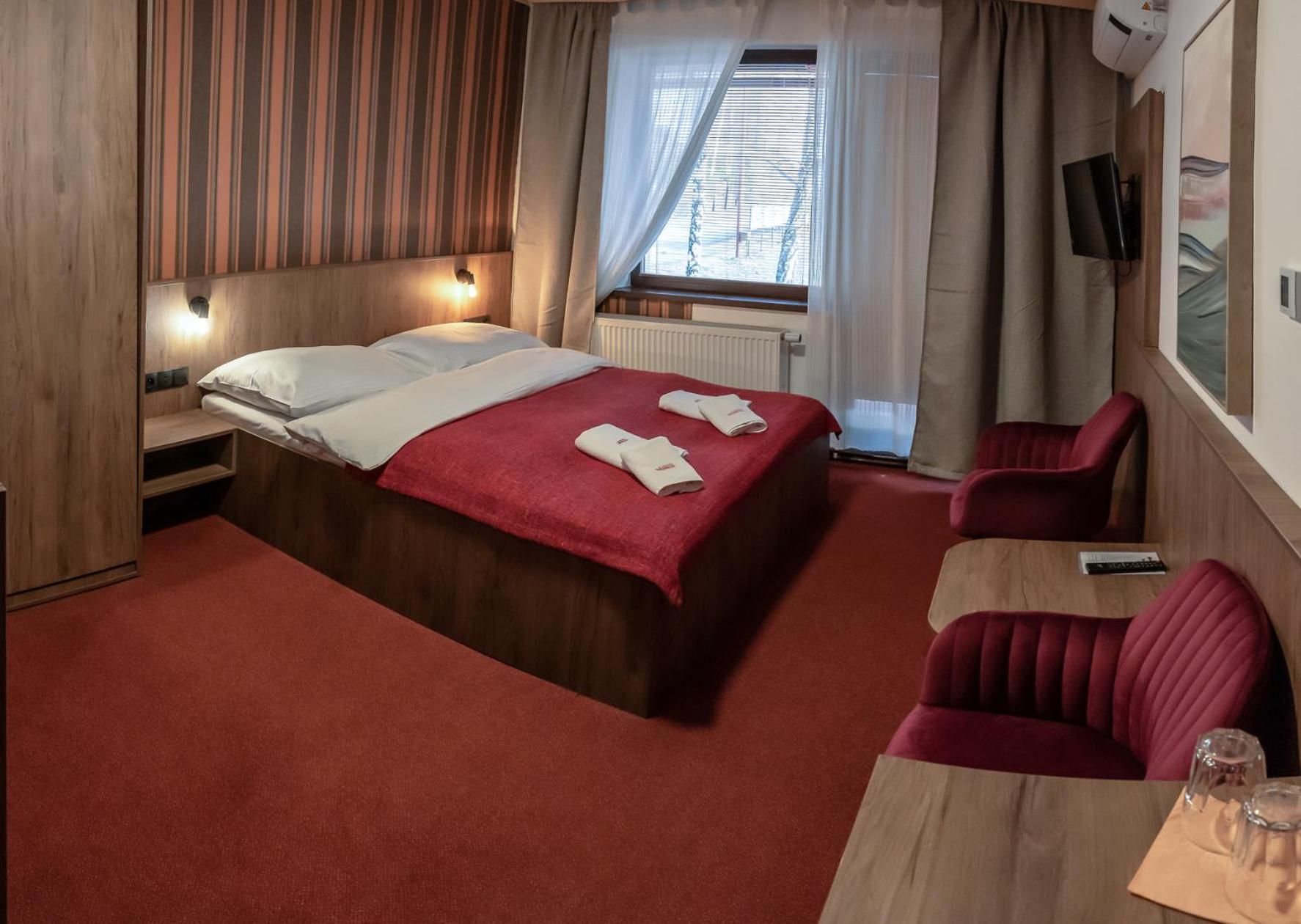 Double or Twin Room - Photo 6