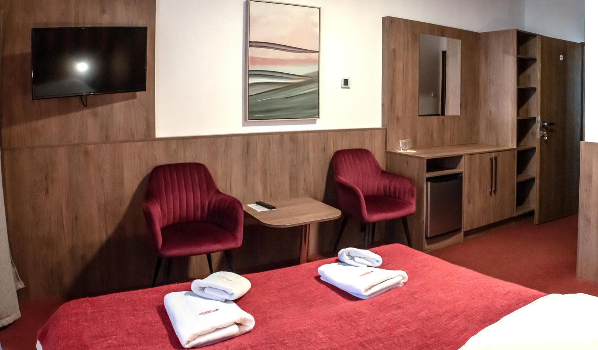 Double or Twin Room - Photo 7