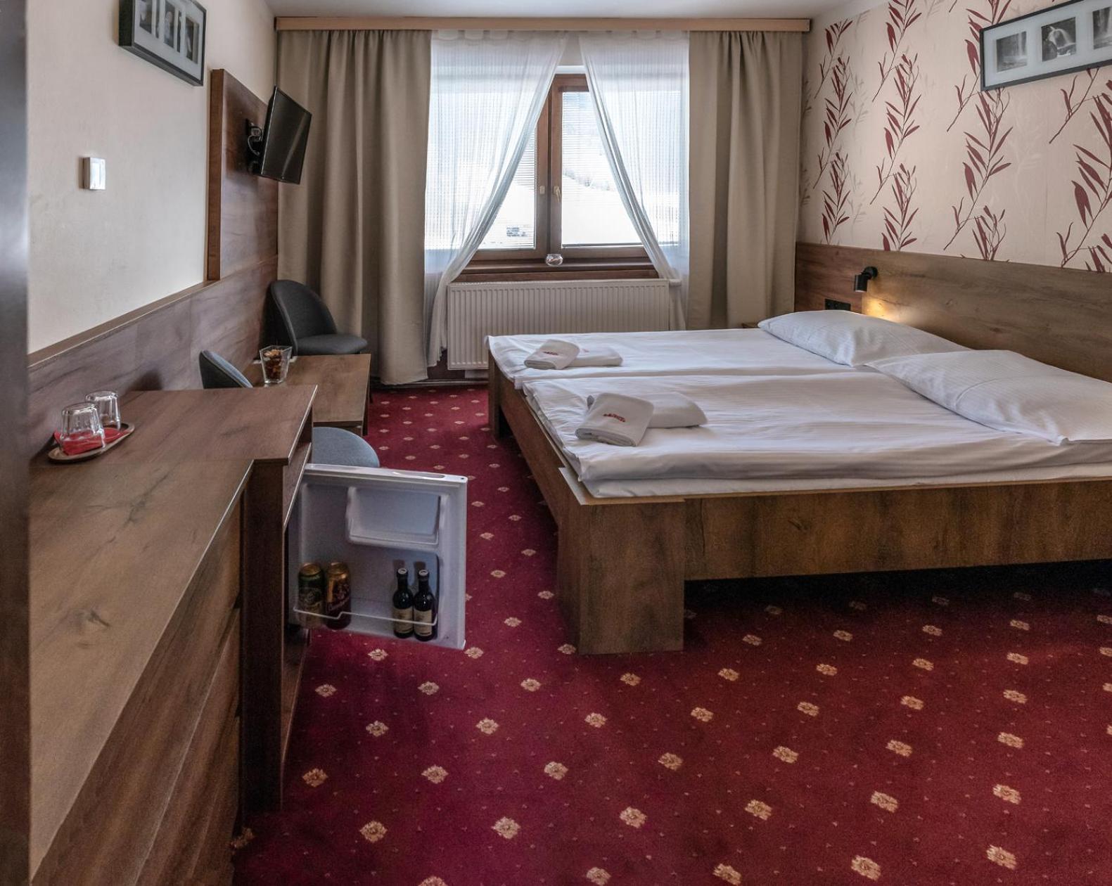Double or Twin Room - Photo 8