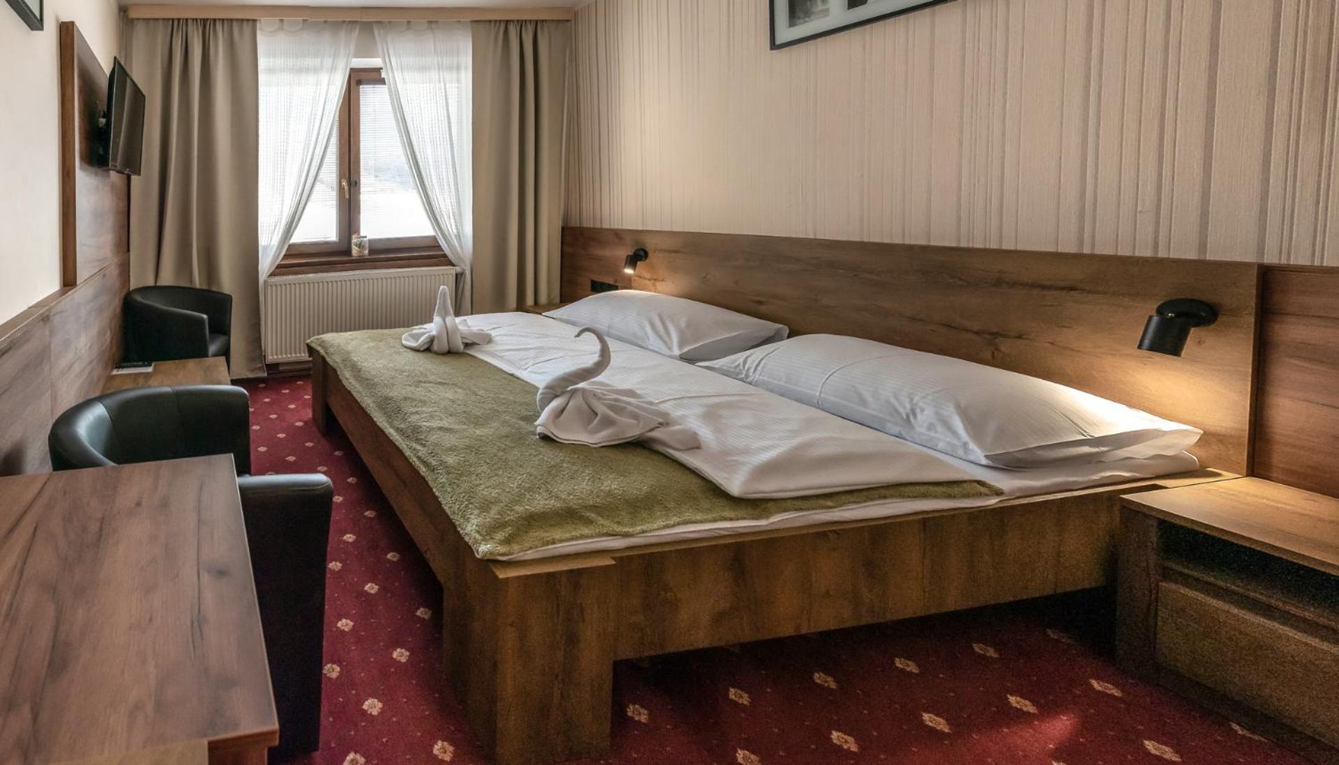 Double or Twin Room - Photo 11