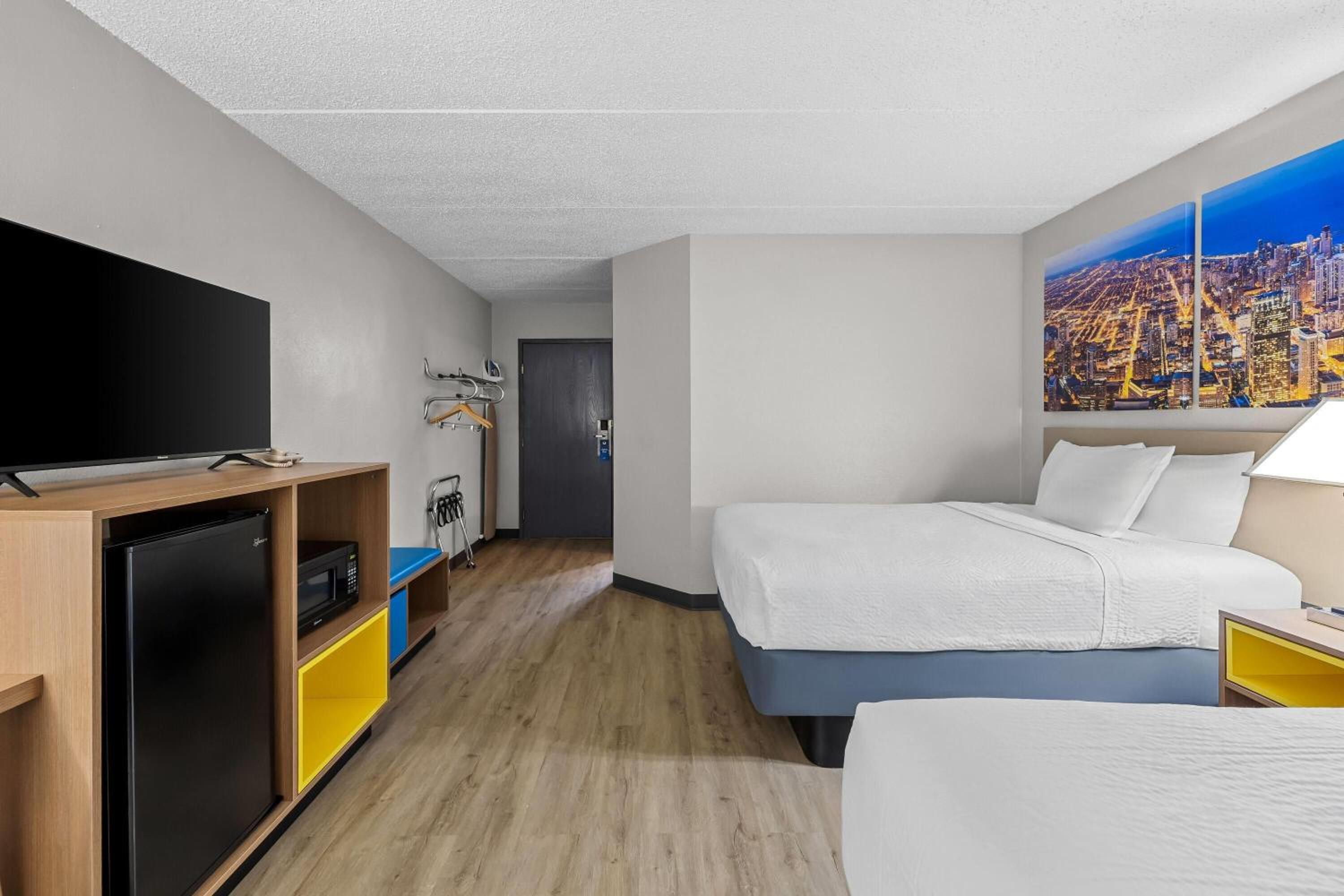 Deluxe Double Room with Two Double Beds - Disability Access - Non-Smoking - Photo 3
