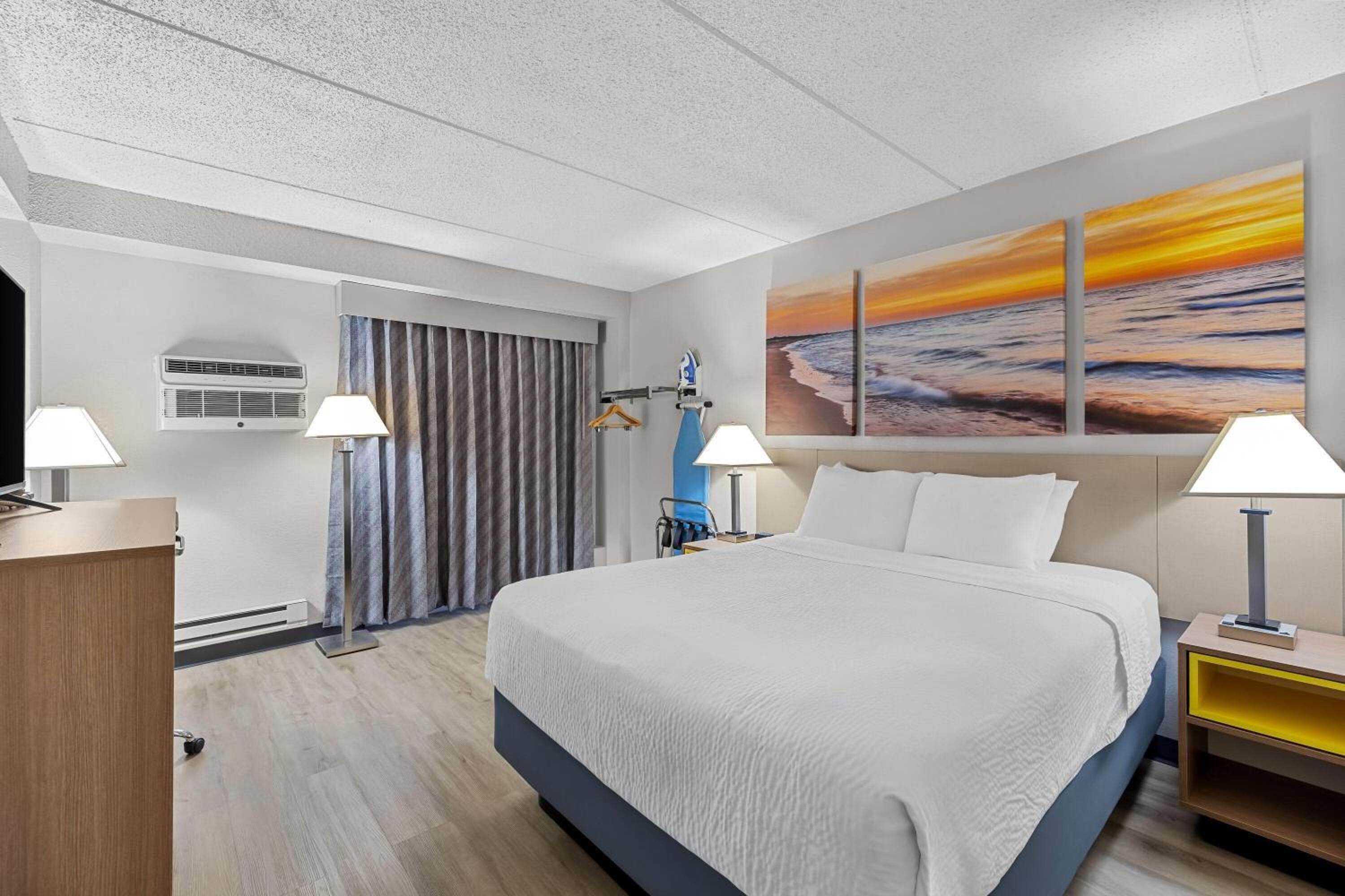 Queen Room with Pool View - Photo 2