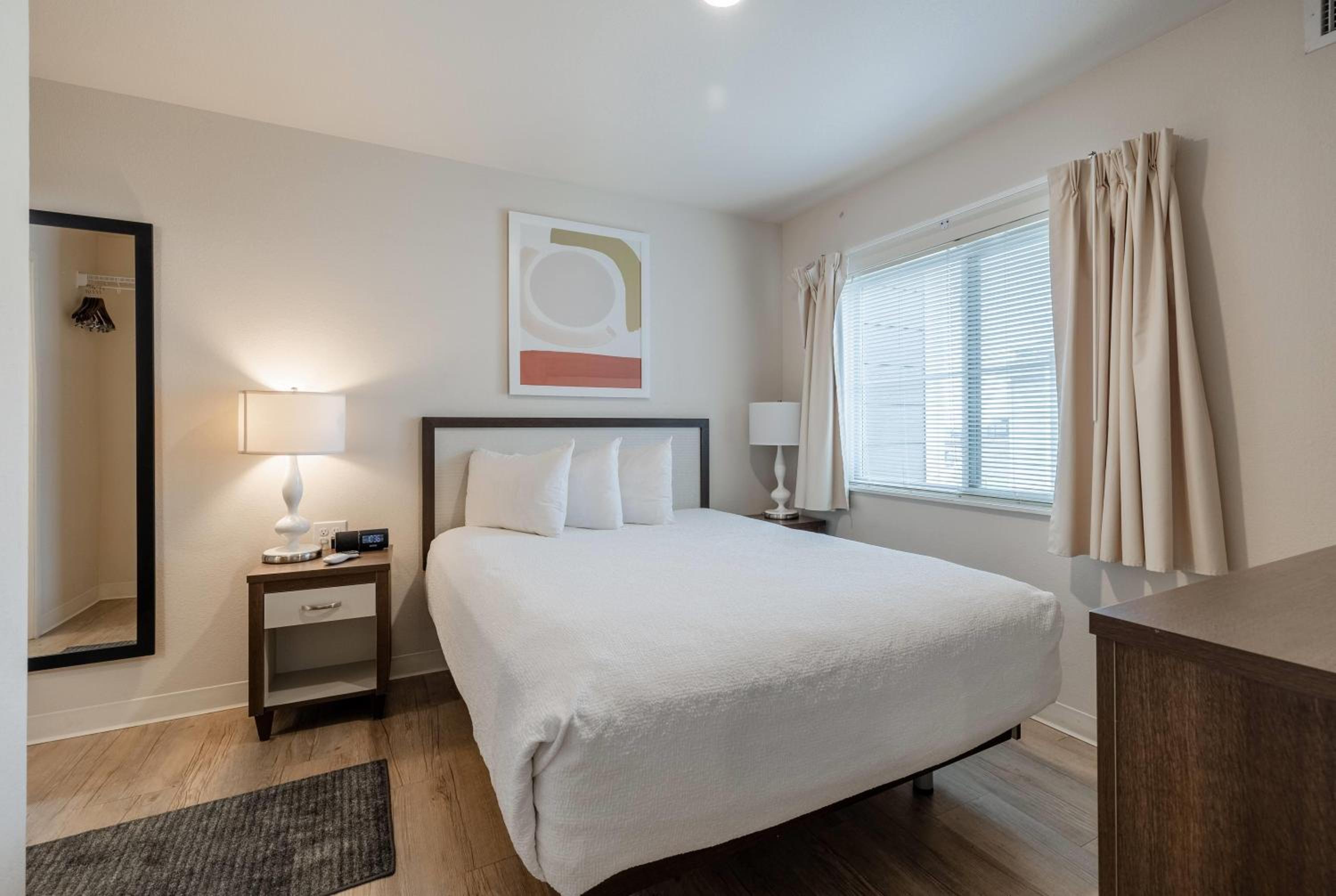 Two-Bedroom Suite with Two Queen Beds and Sofa Bed - Non-Smoking photo 2