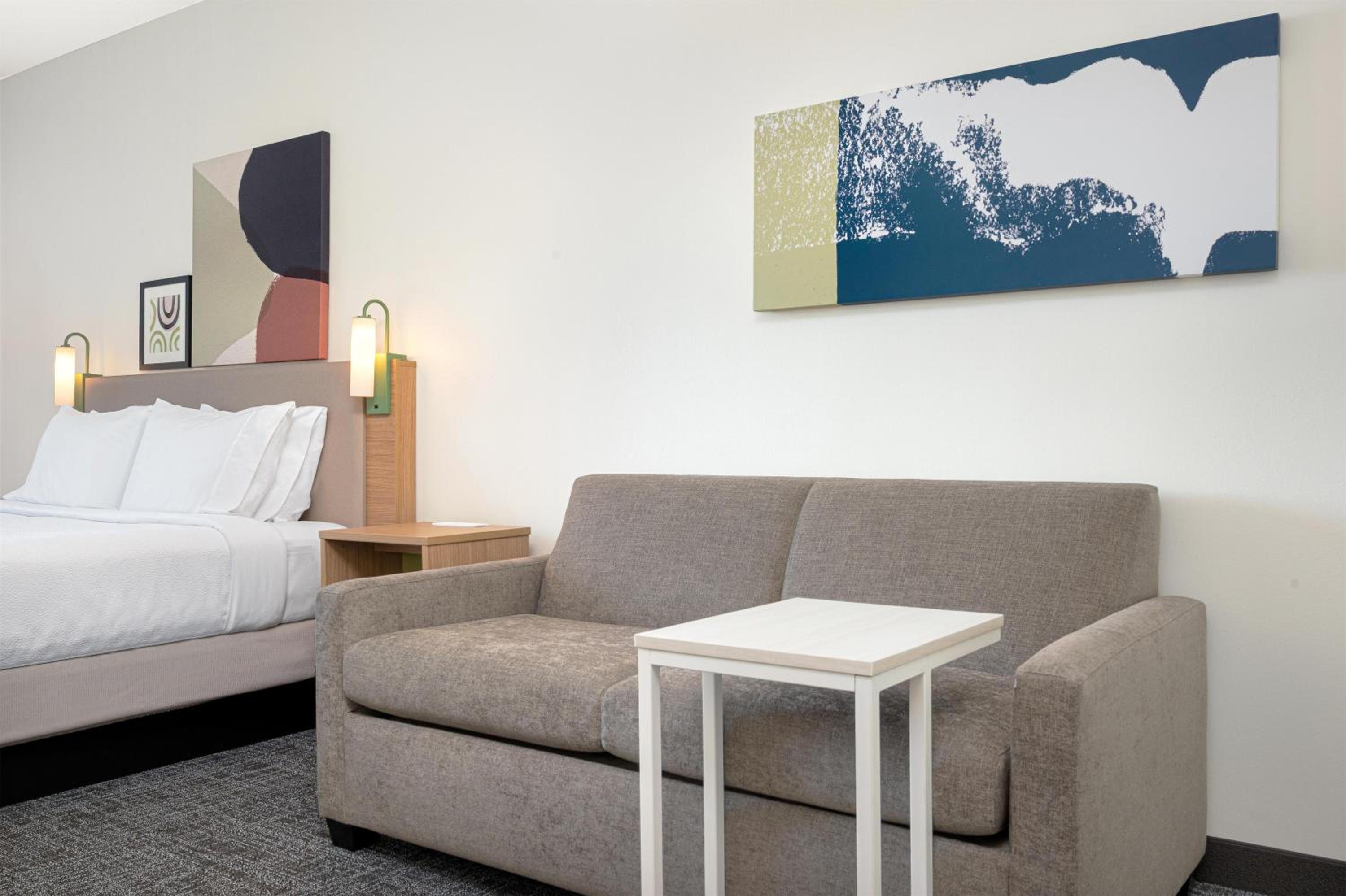 King Room with Sofa Bed - Non-Smoking - Photo 3