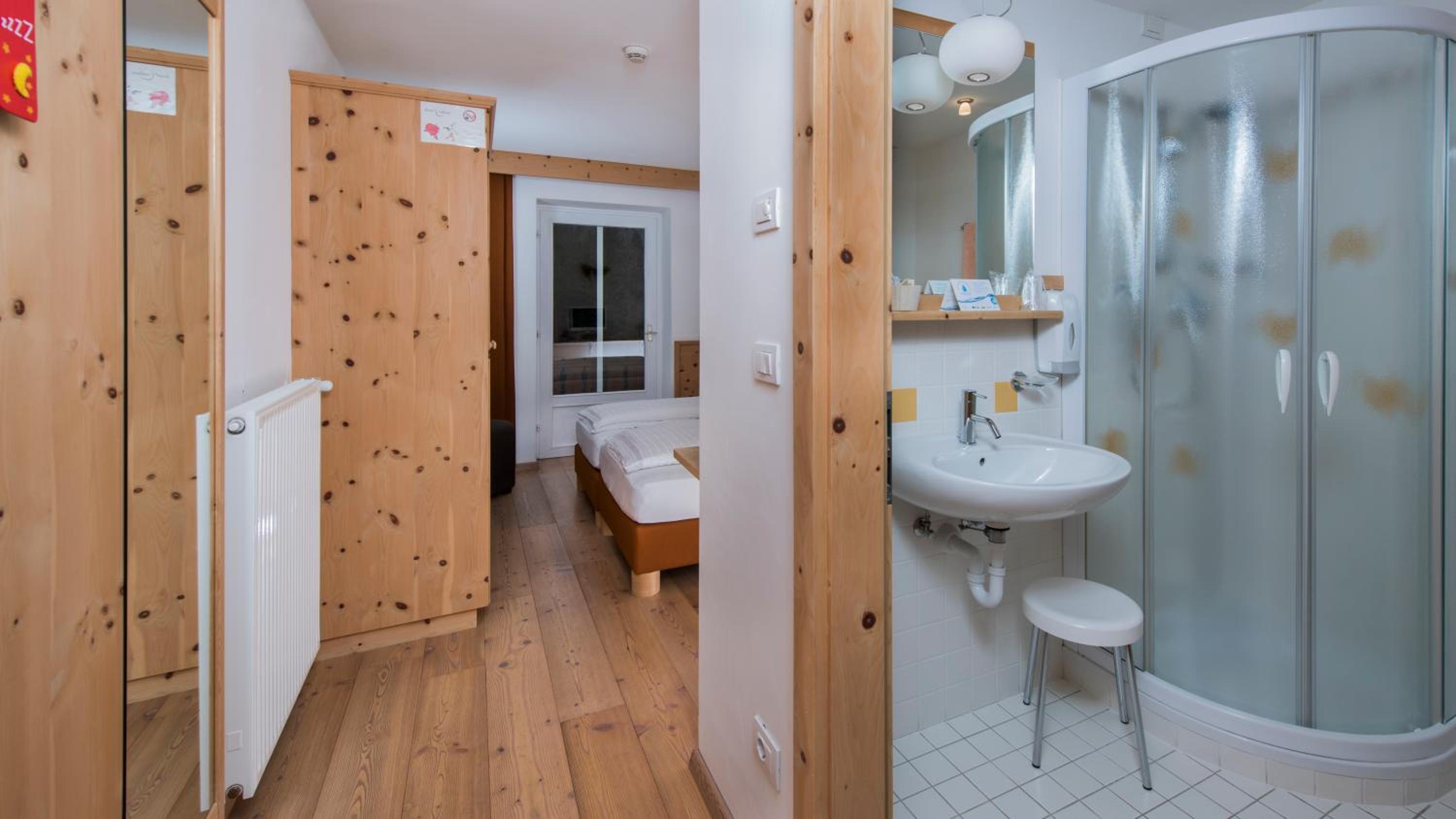 Standard Double or Twin Room photo 3