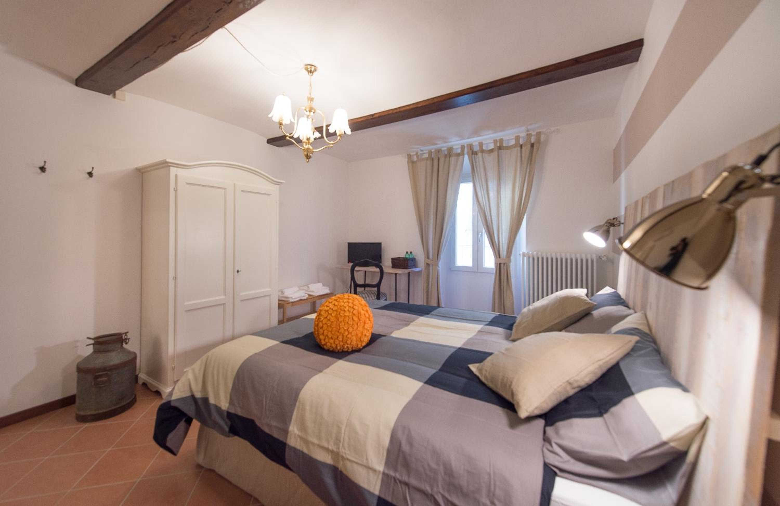 Standard King Room - Photo 3