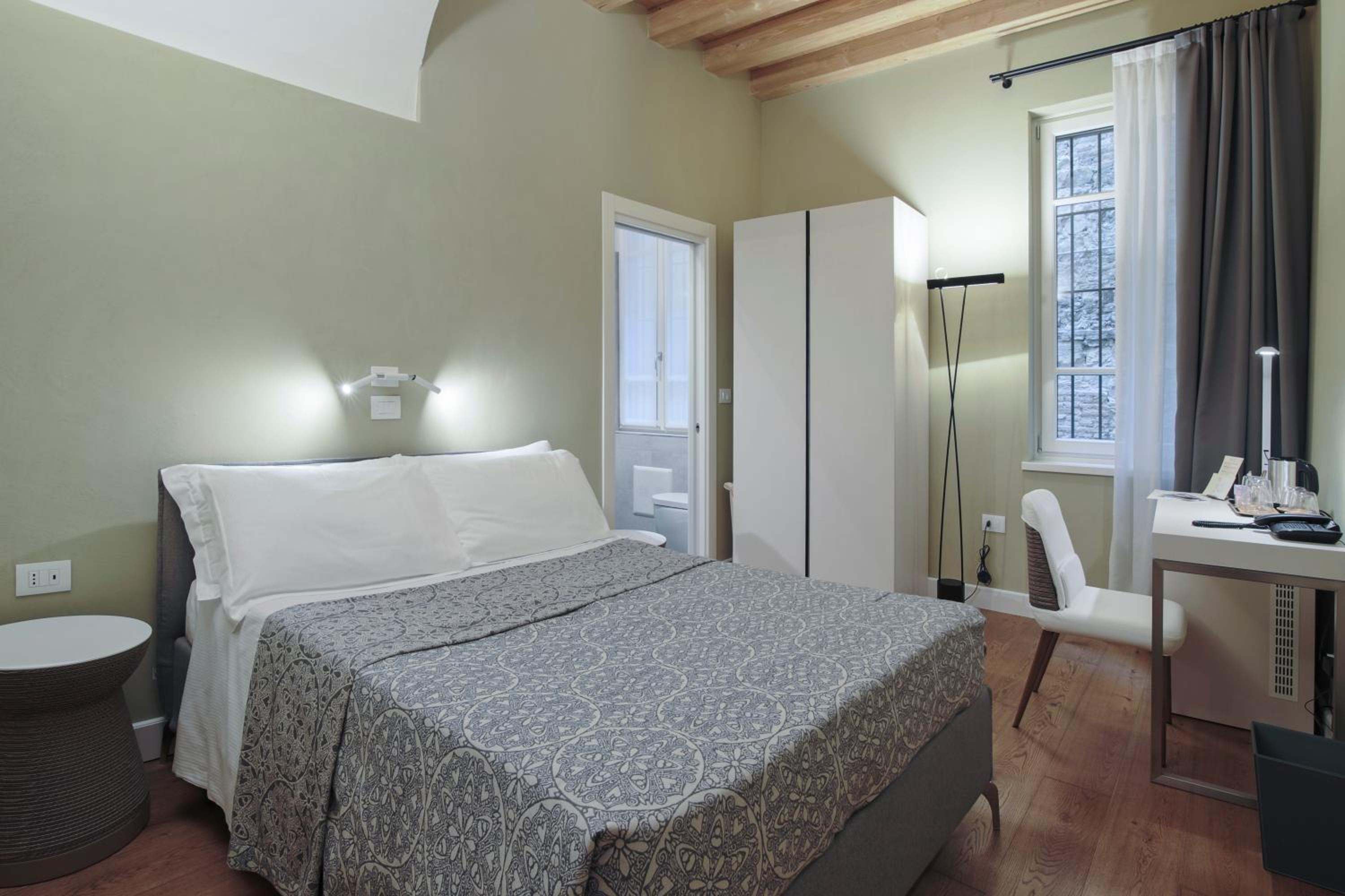 Budget Double Room - Photo 3