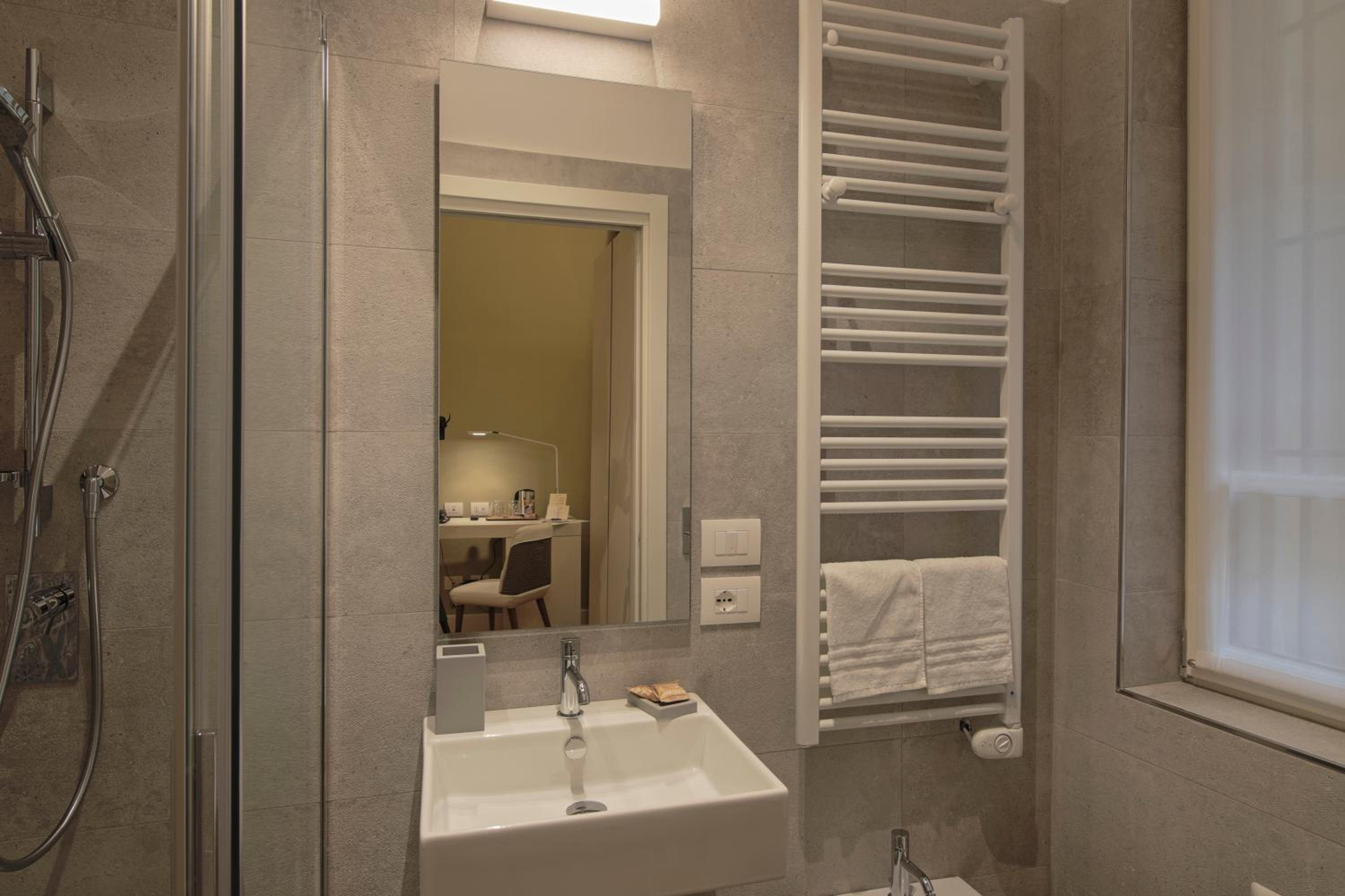 Budget Double Room - Photo 5