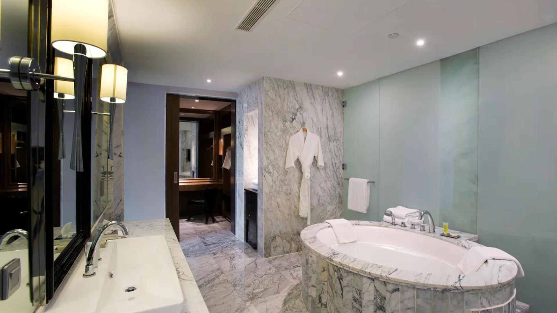 Club Twin Room with Pool photo 2