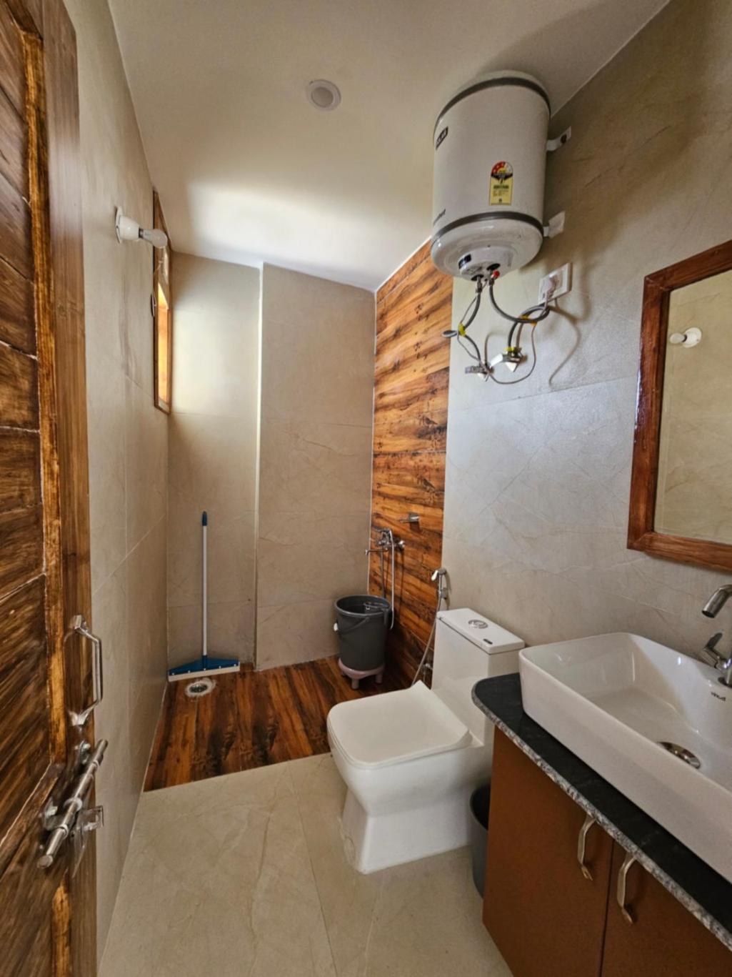 Deluxe Double Room with Balcony photo 3