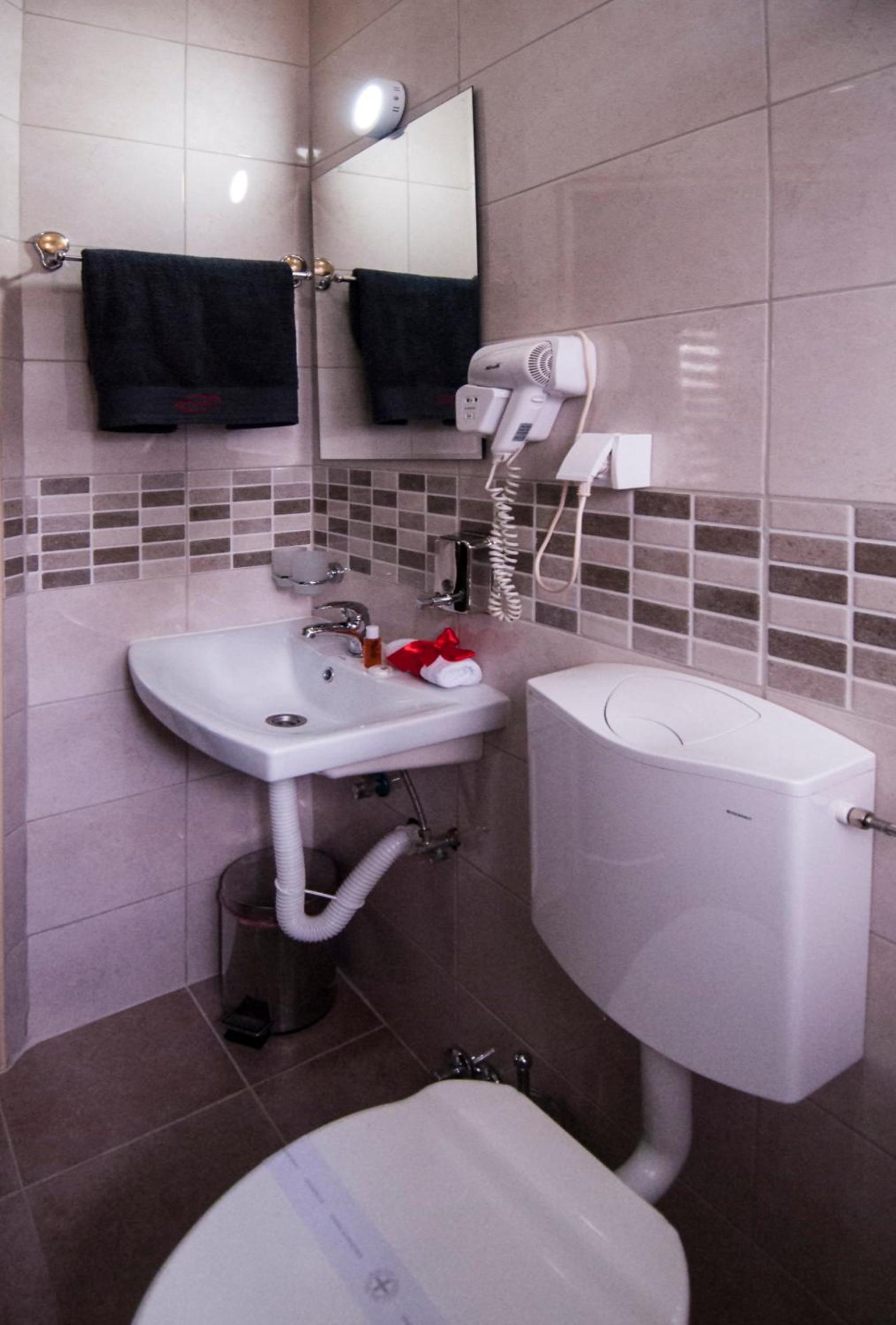 Deluxe Double Room with Balcony photo 3