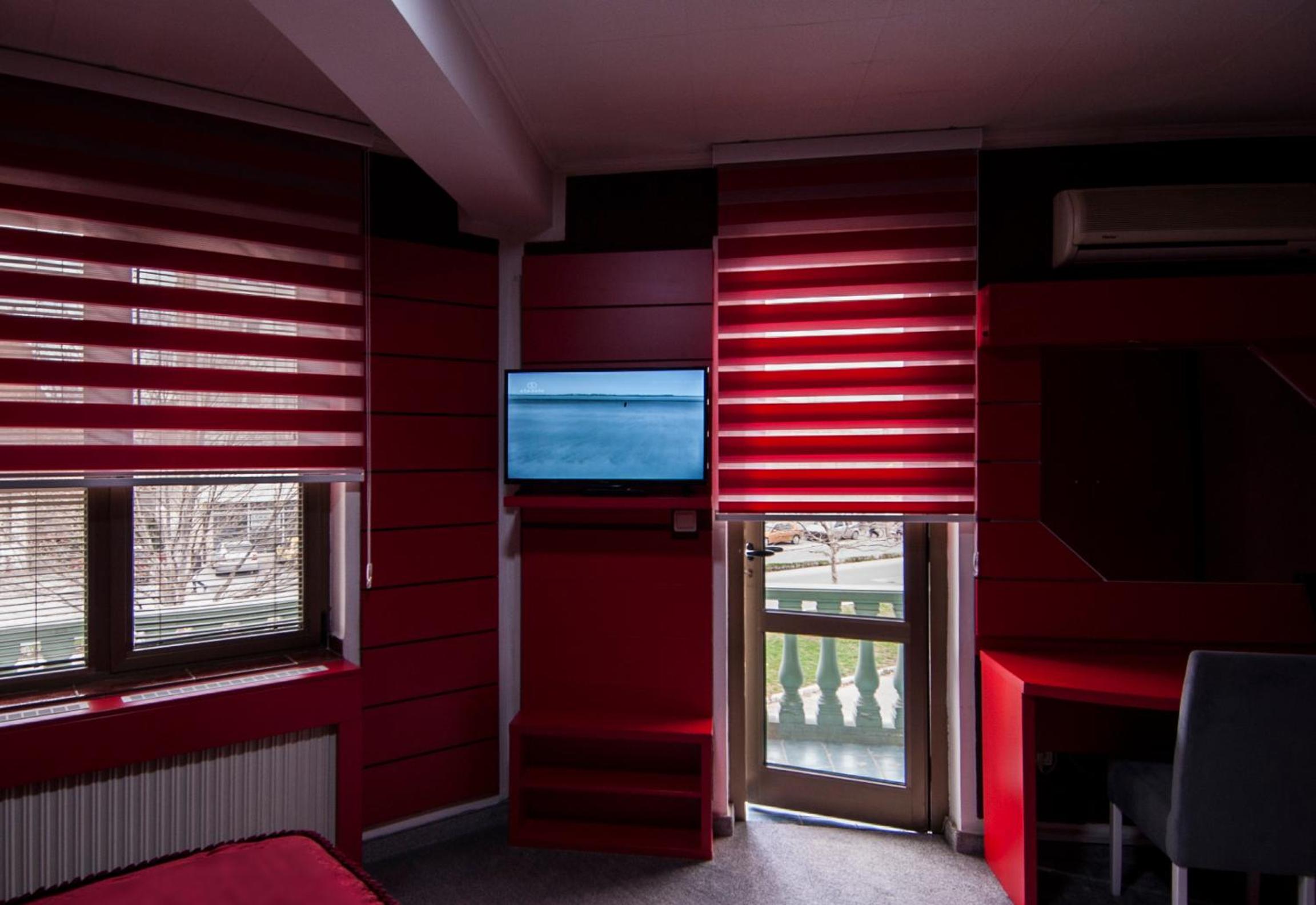 Deluxe Double Room with Balcony photo 2