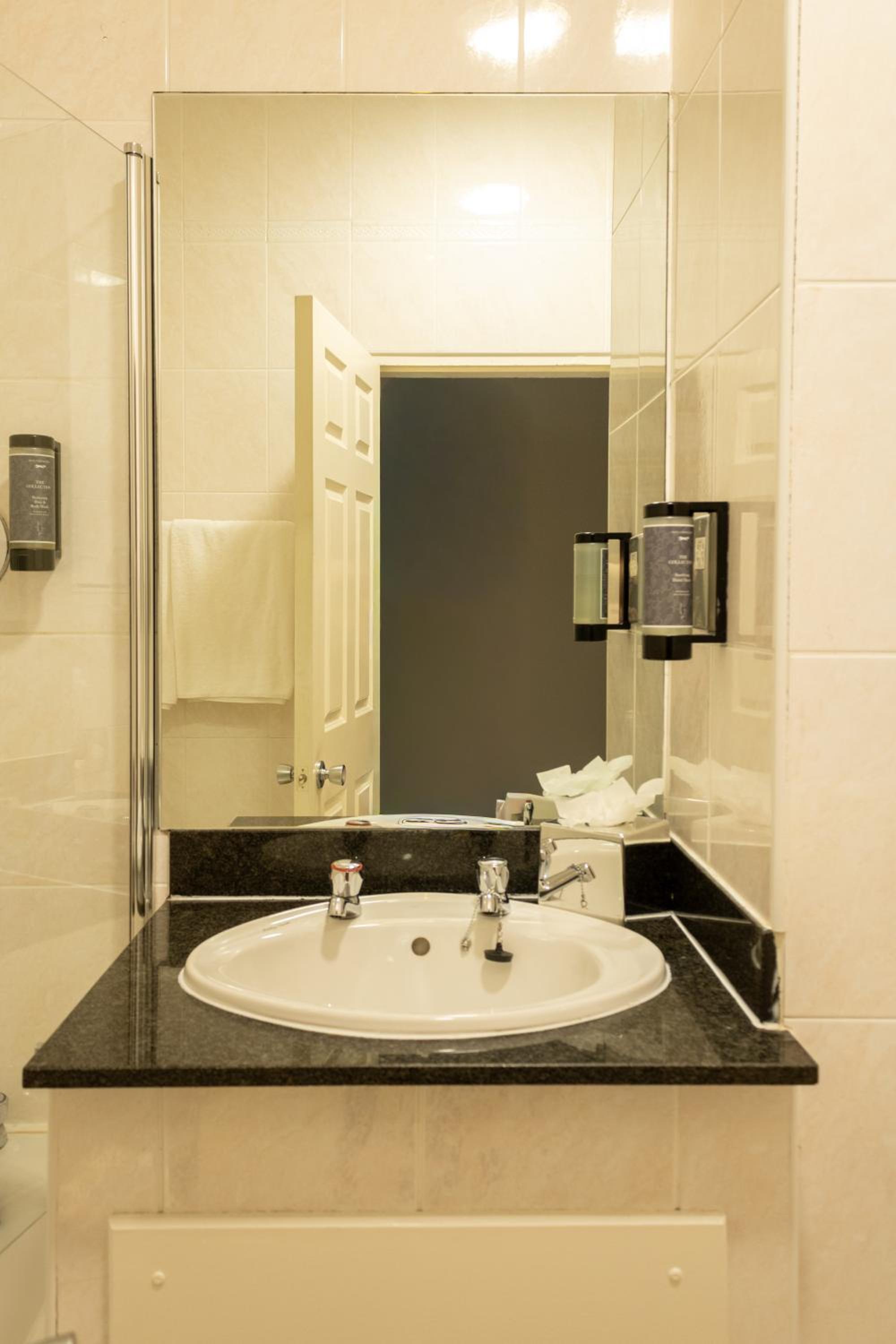 Double Room - Photo 2