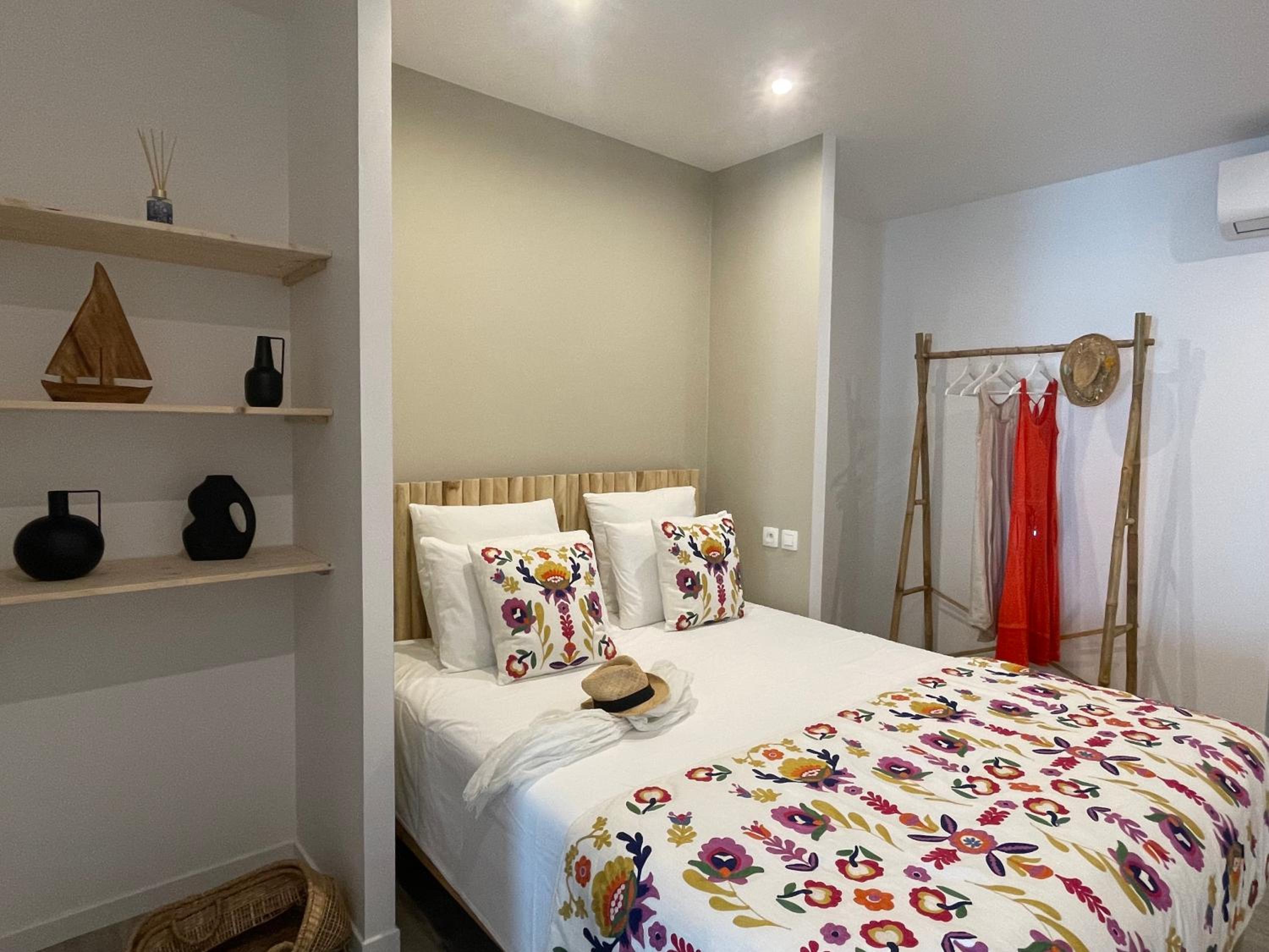 One-Bedroom Deluxe Apartment