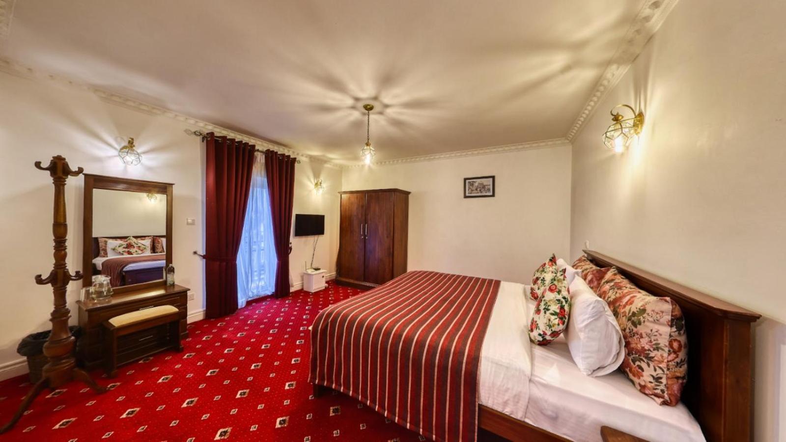 Deluxe King Suite
