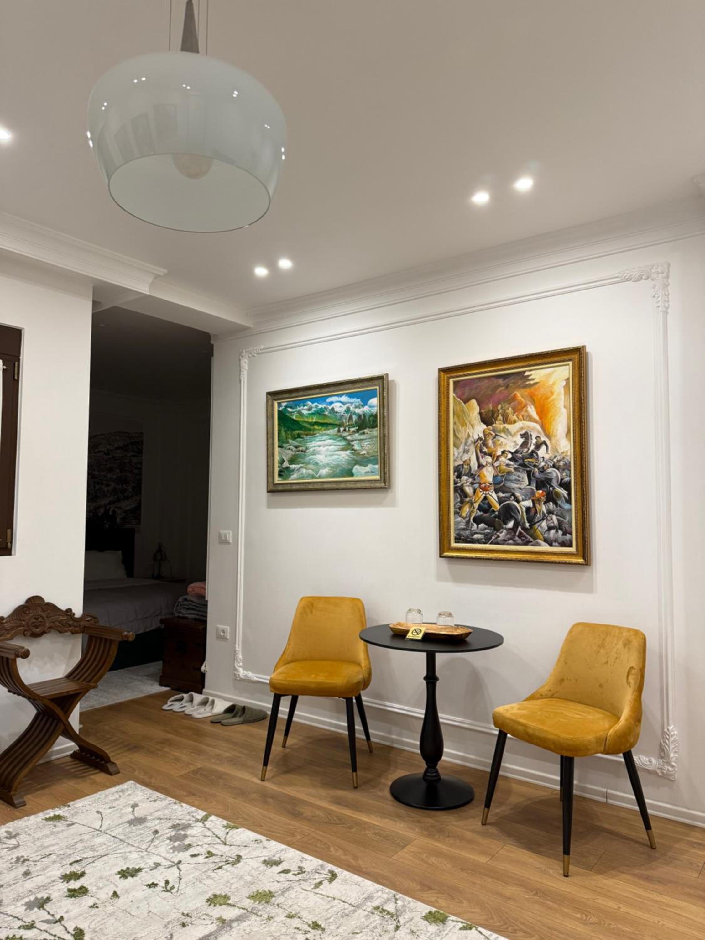 Deluxe One-Bedroom Apartment