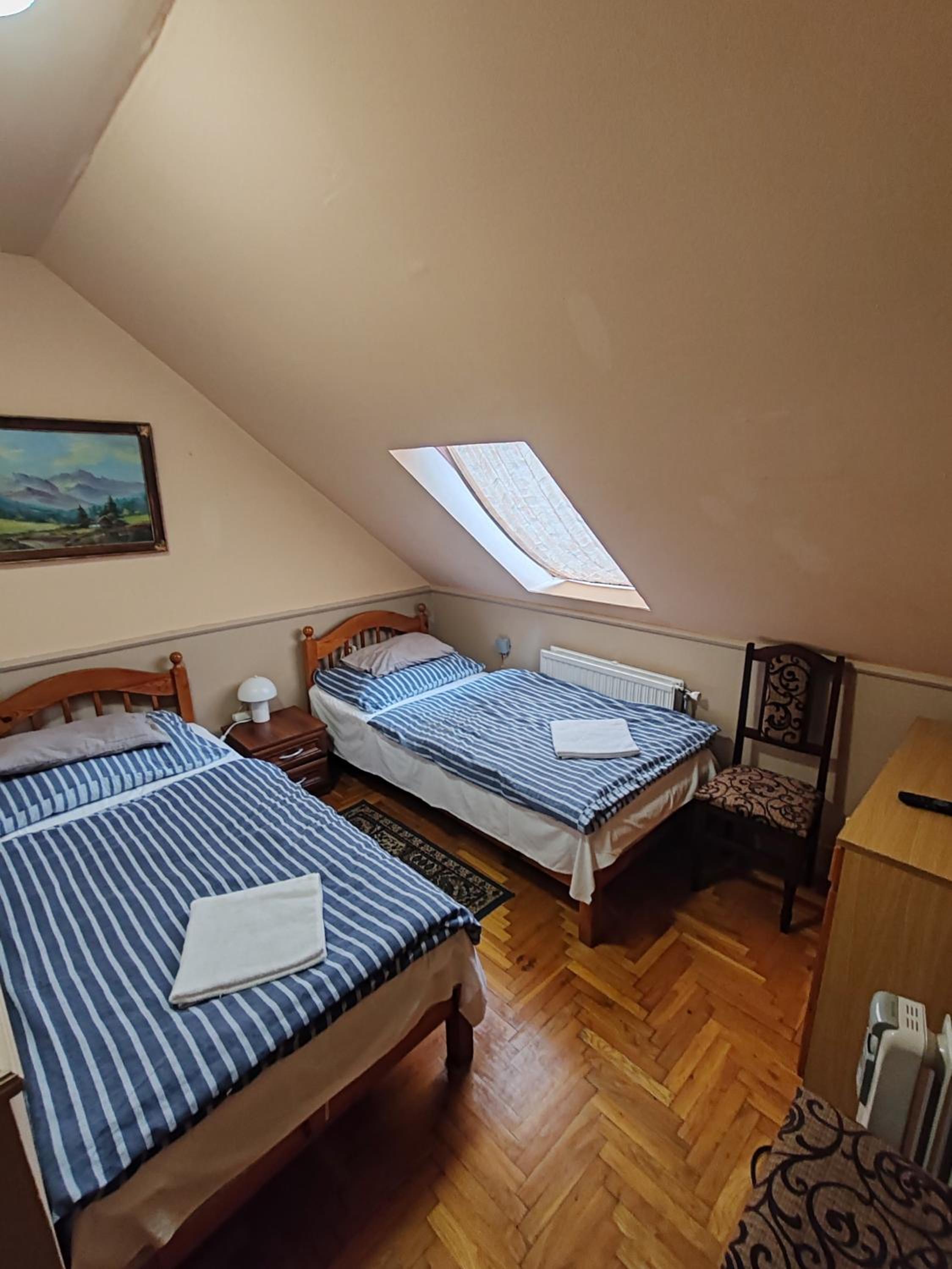 Economy Twin Room photo 3