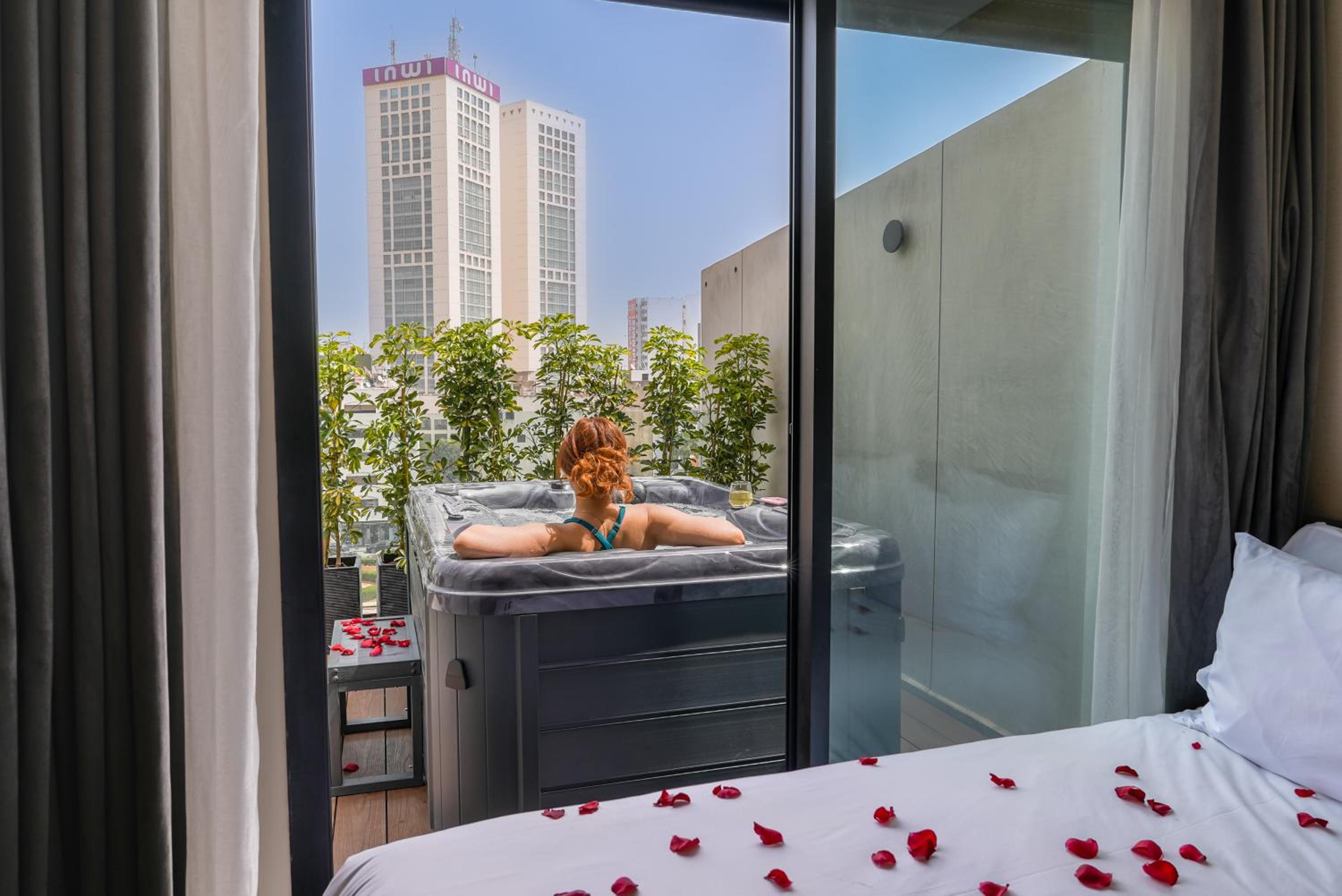 Suite with Hot Tub
