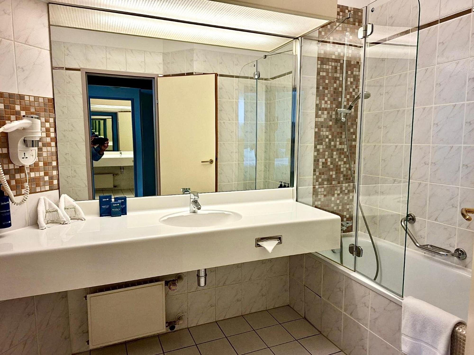 One-Bedroom Suite - Photo 4
