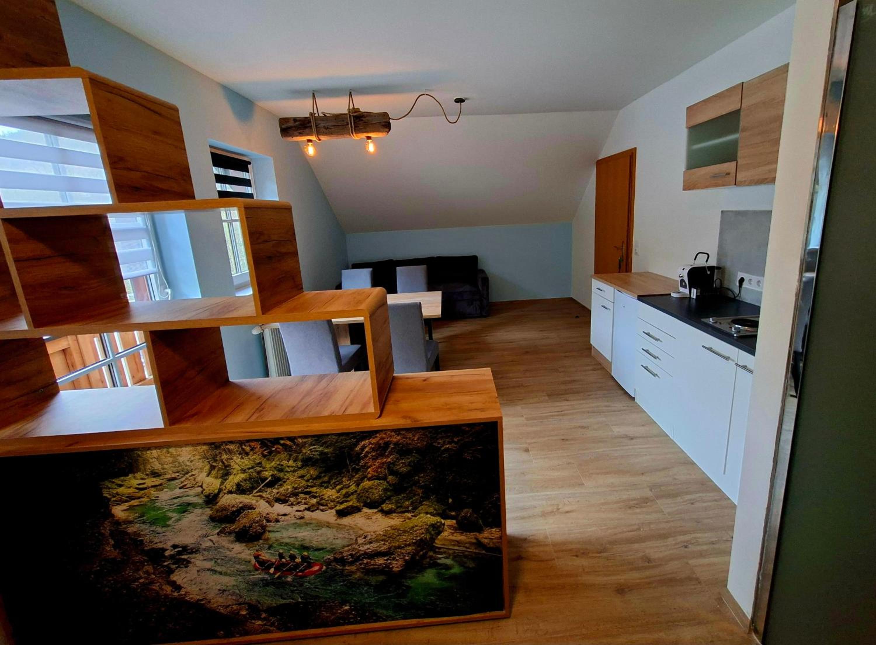One-Bedroom Apartment with Balcony and Mountain View   photo 1
