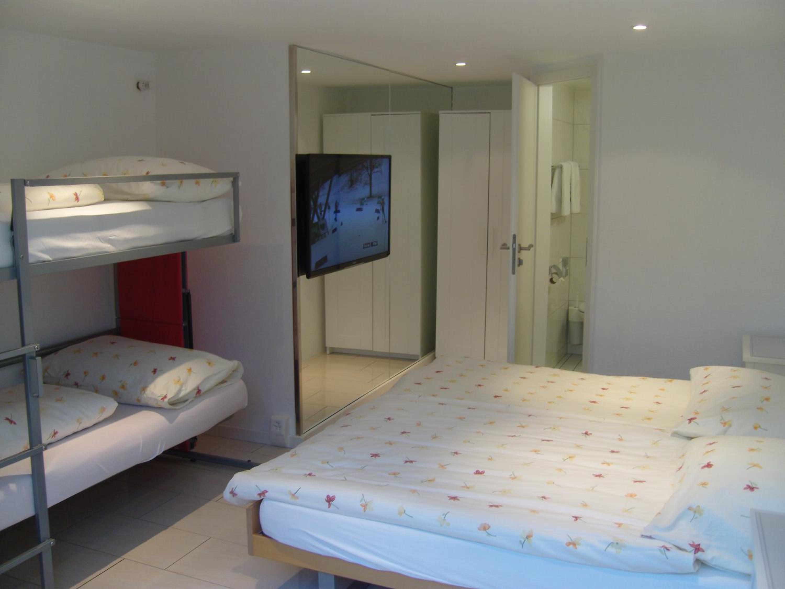 Single Bed in Mixed 10-Bed Dormitory Room  photo 2