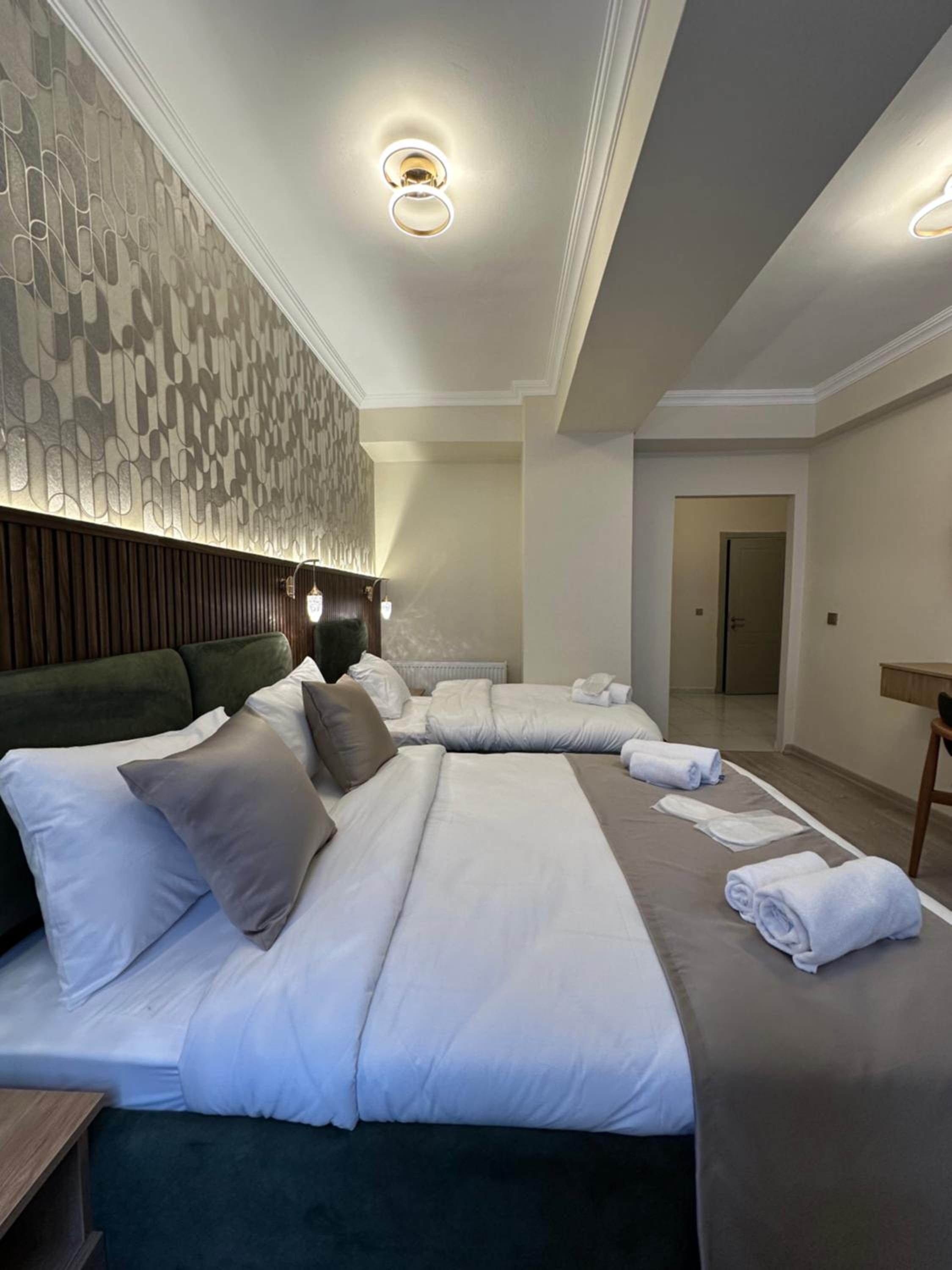 Economy Triple Room photo 2